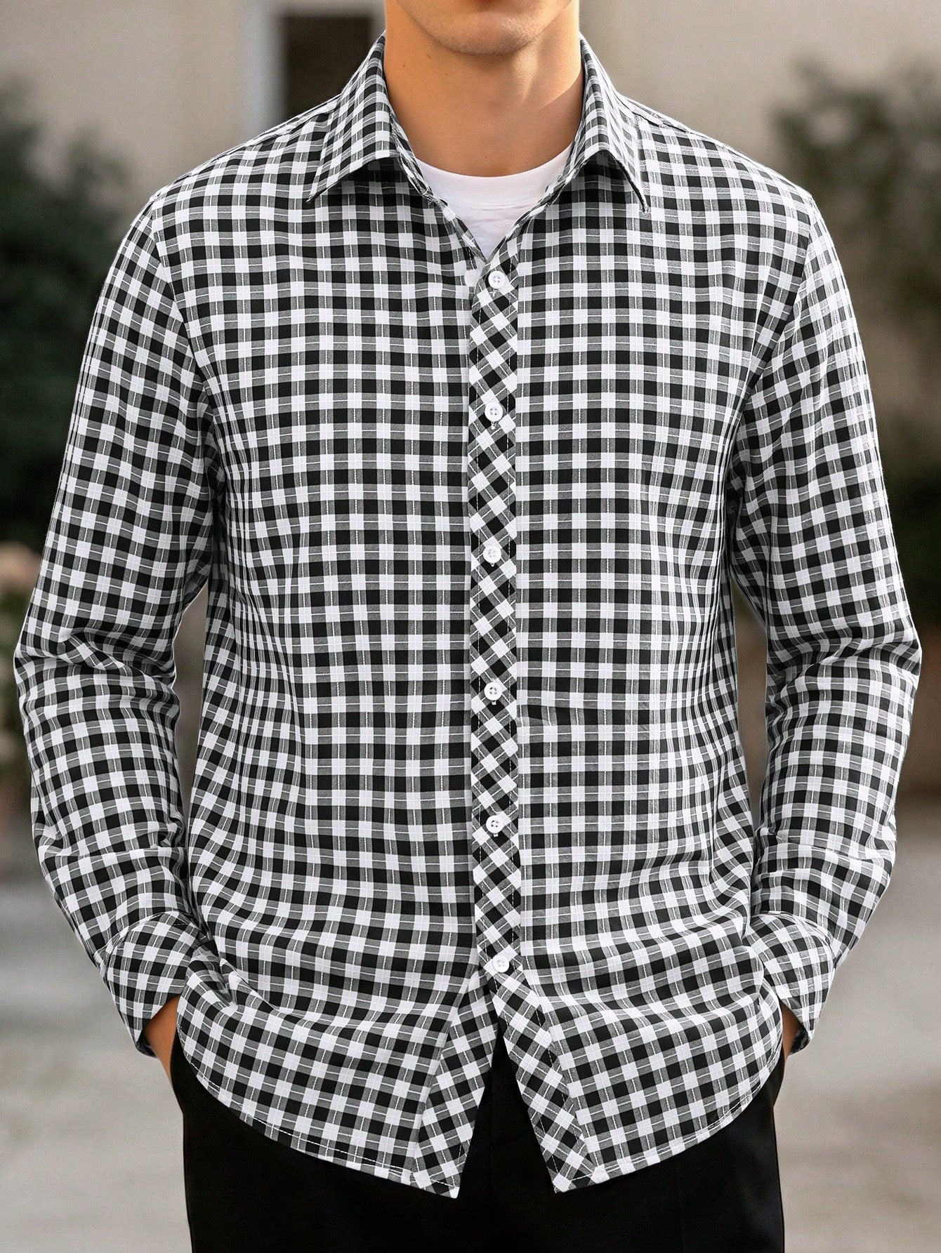 Manfinity Homme Manfinity Men's Black And White Checkered Shirtperfect For Casual Vacations.