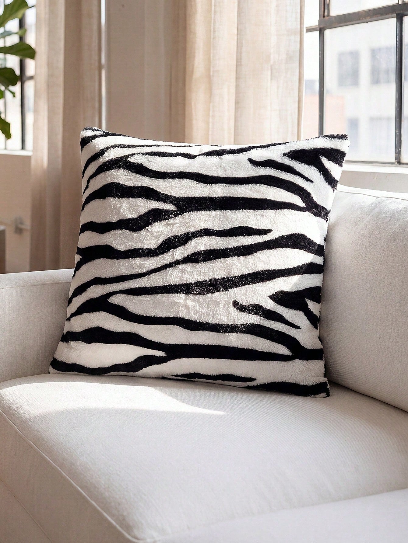 1/2/4pcs Leopard Print Plush Pillow Covers (18*18 Inches/Without Filler), Fashion Printed Square Cushion Covers, Soft Fluffy Throw Pillow Cases For Bedroom, Living Room, Sofa, Chair, Soft & Comfortabl
