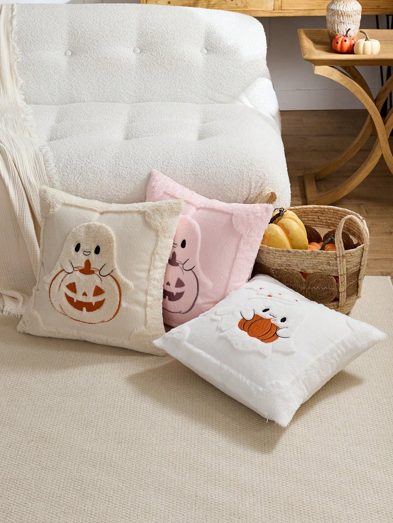 1/2pcs Beige Halloween Cute Ghost Pumpkin Decorative Pillow Case, Front Quilted Ghost Pumpkin, Back Dutch Velvet Fabric, Square Cushion Cover, Holiday Home Pillowcase Decor, Soft Comfortable Velvet Fa