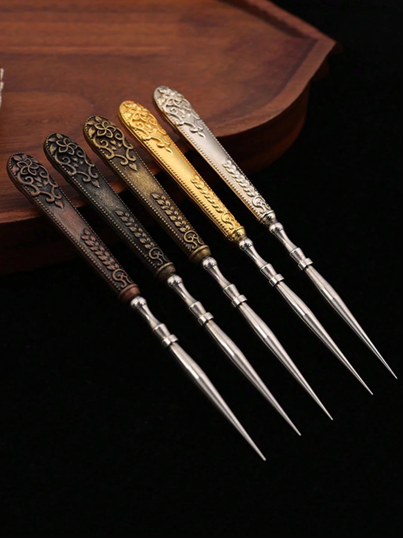 1/2pcs Handmade Embroidered Seam Ripper Tool Cross Stitch Thread Picker Scissors Sewing Seam Ripper Vintage Comfortable Grip- Easy To Cut Thread Ends