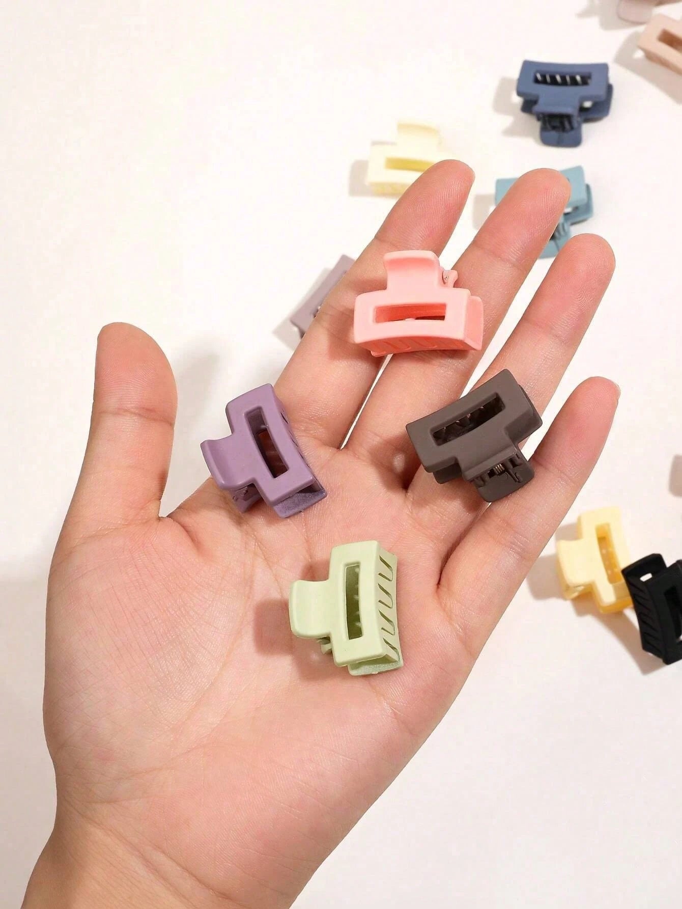 1/6/10/20/30pcs Assorted Square Matte Hair Clips, 2cm Hollow Cute Hair Accessories
