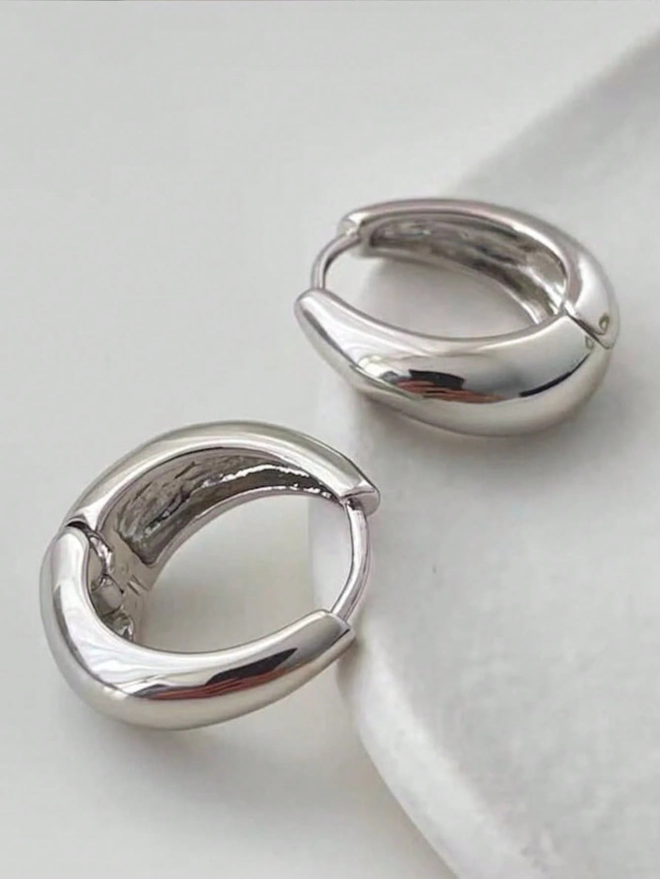 1 Pair 3mm Minimalist Pure Silver Earrings, Suitable For Women's Daily Wear