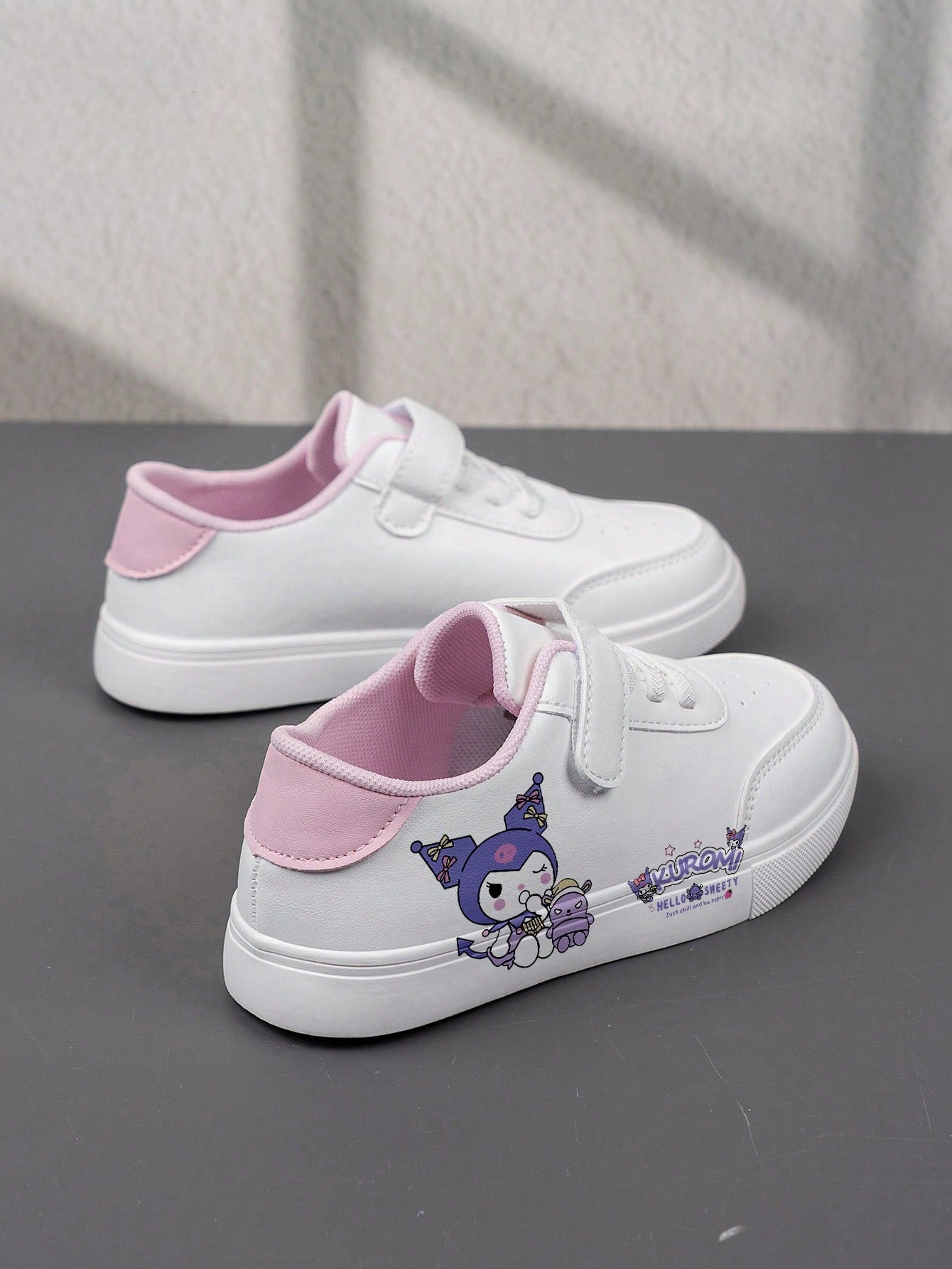 1 Pair Sanrio Fashionable & Affordable Shoes, Casual Sports Children's Shoes, Durable Basketball Shoes, Suitable For Daily Wear And Outdoor Activities, Christmas Gift, Light-Up Shoes, Outdoor Play Sho