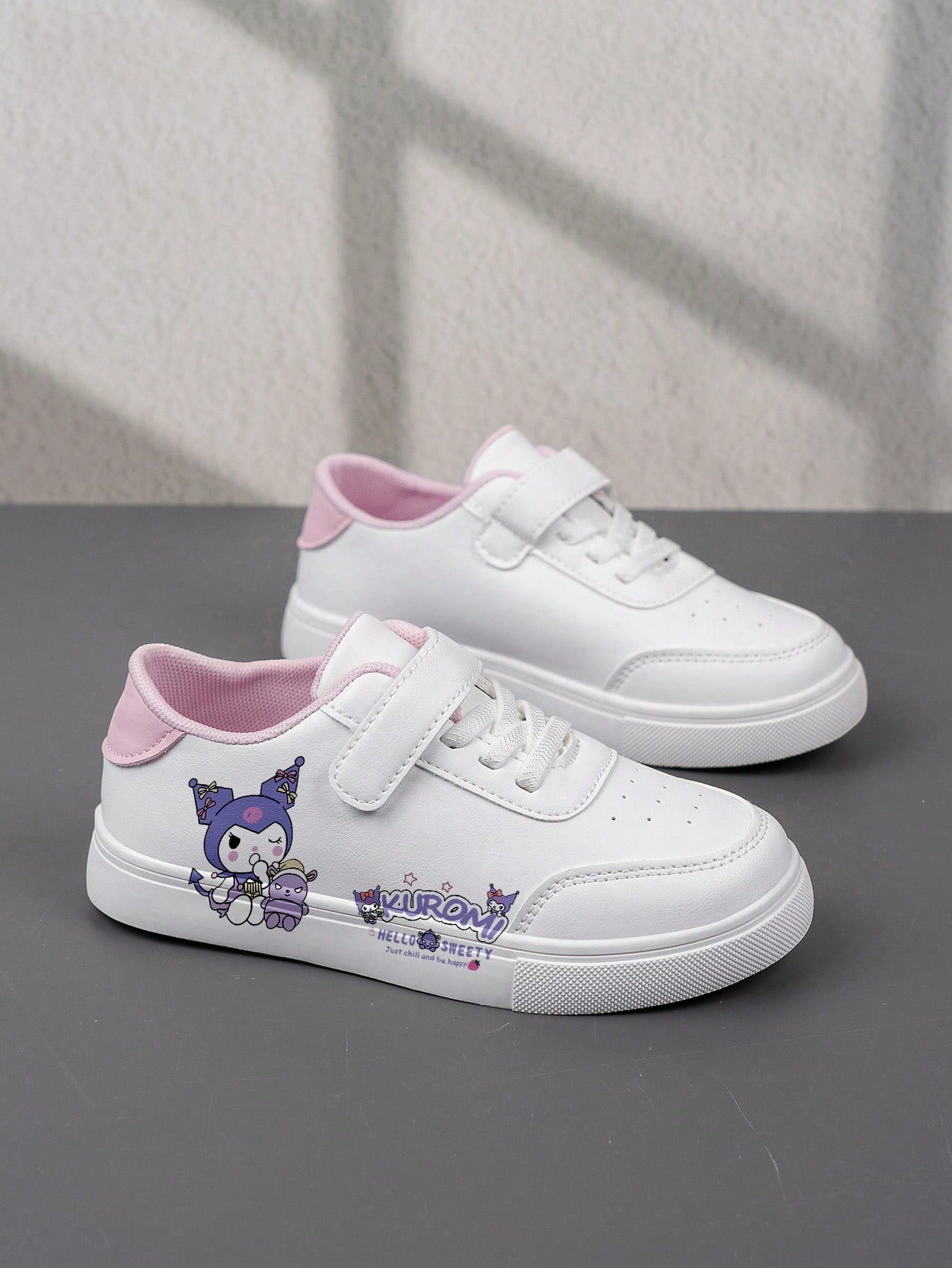 1 Pair Sanrio Fashionable & Affordable Shoes, Casual Sports Children's Shoes, Durable Basketball Shoes, Suitable For Daily Wear And Outdoor Activities, Christmas Gift, Light-Up Shoes, Outdoor Play Sho