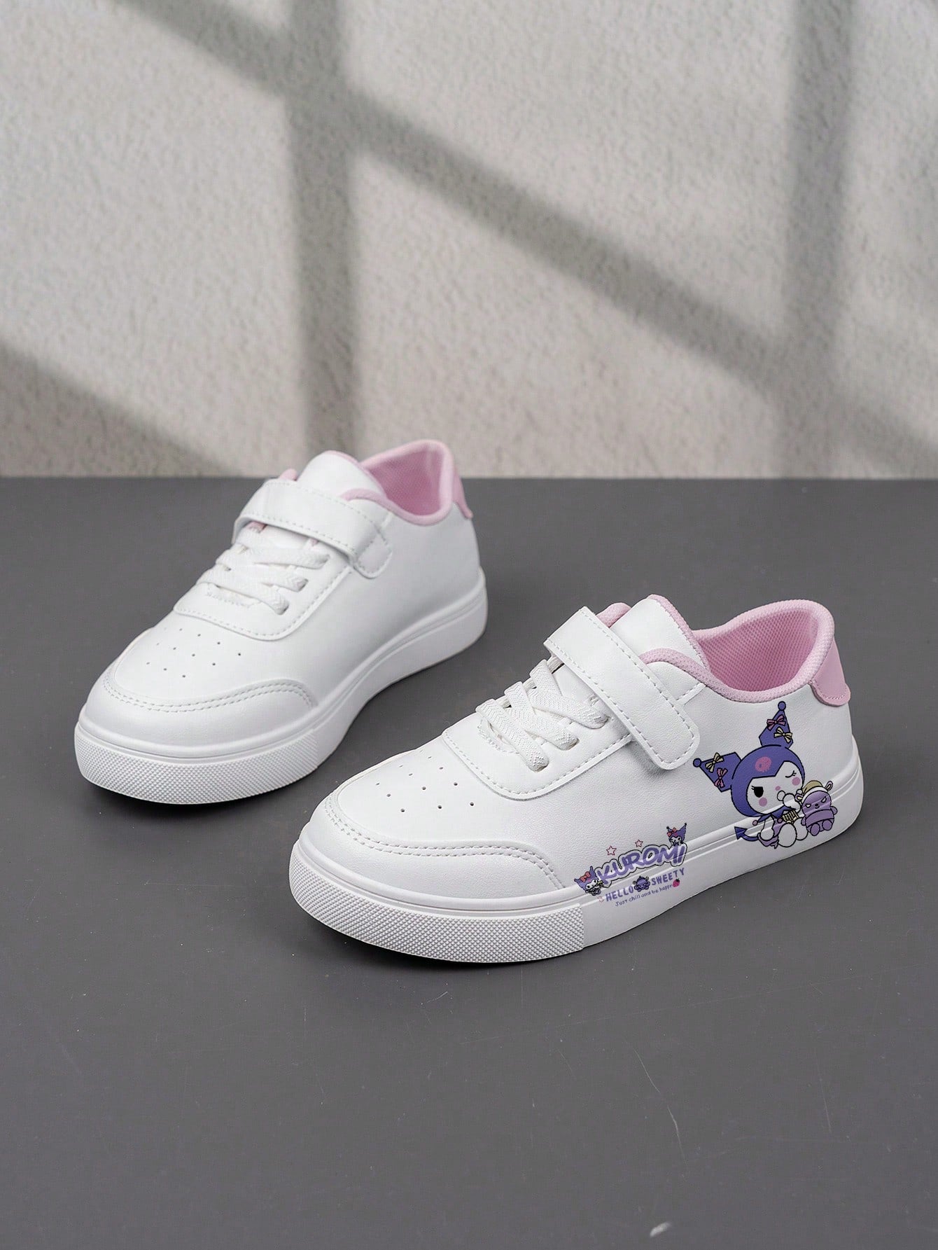 1 Pair Sanrio Fashionable & Affordable Shoes, Casual Sports Children's Shoes, Durable Basketball Shoes, Suitable For Daily Wear And Outdoor Activities, Christmas Gift, Light-Up Shoes, Outdoor Play Sho