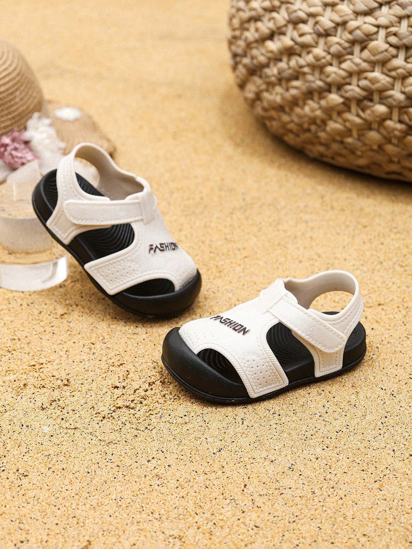 1 Pair Solid Color Baby Sandals, Unisex Toddler Closed-Toe Casual Beach Shoes, Lightweight Non-Slip Soft Bottom Comfortable Prewalker Shoes, Quick-Drying Fashion