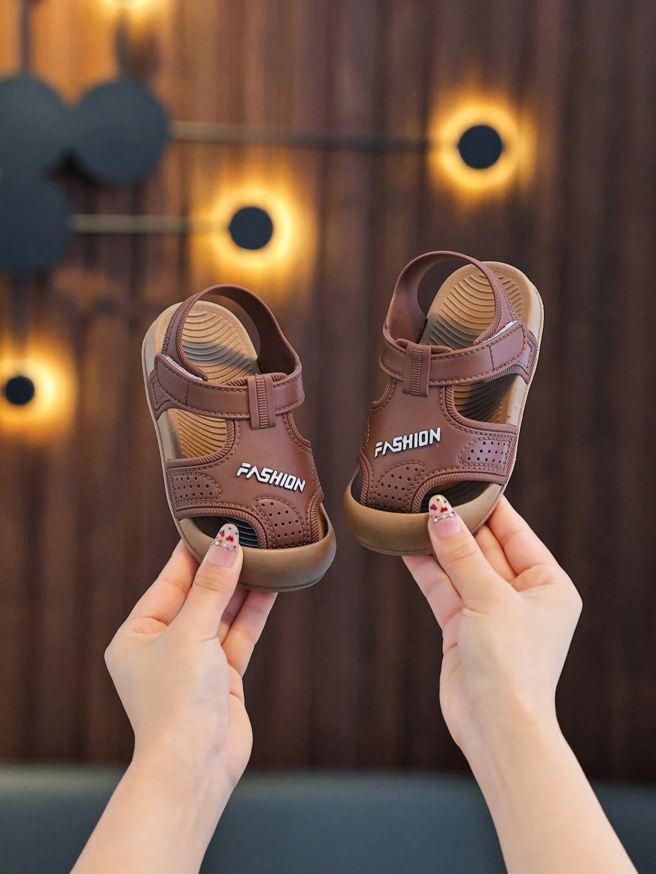 1 Pair Solid Color Baby Sandals, Unisex Toddler Closed-Toe Casual Beach Shoes, Lightweight Non-Slip Soft Bottom Comfortable Prewalker Shoes, Quick-Drying Fashion