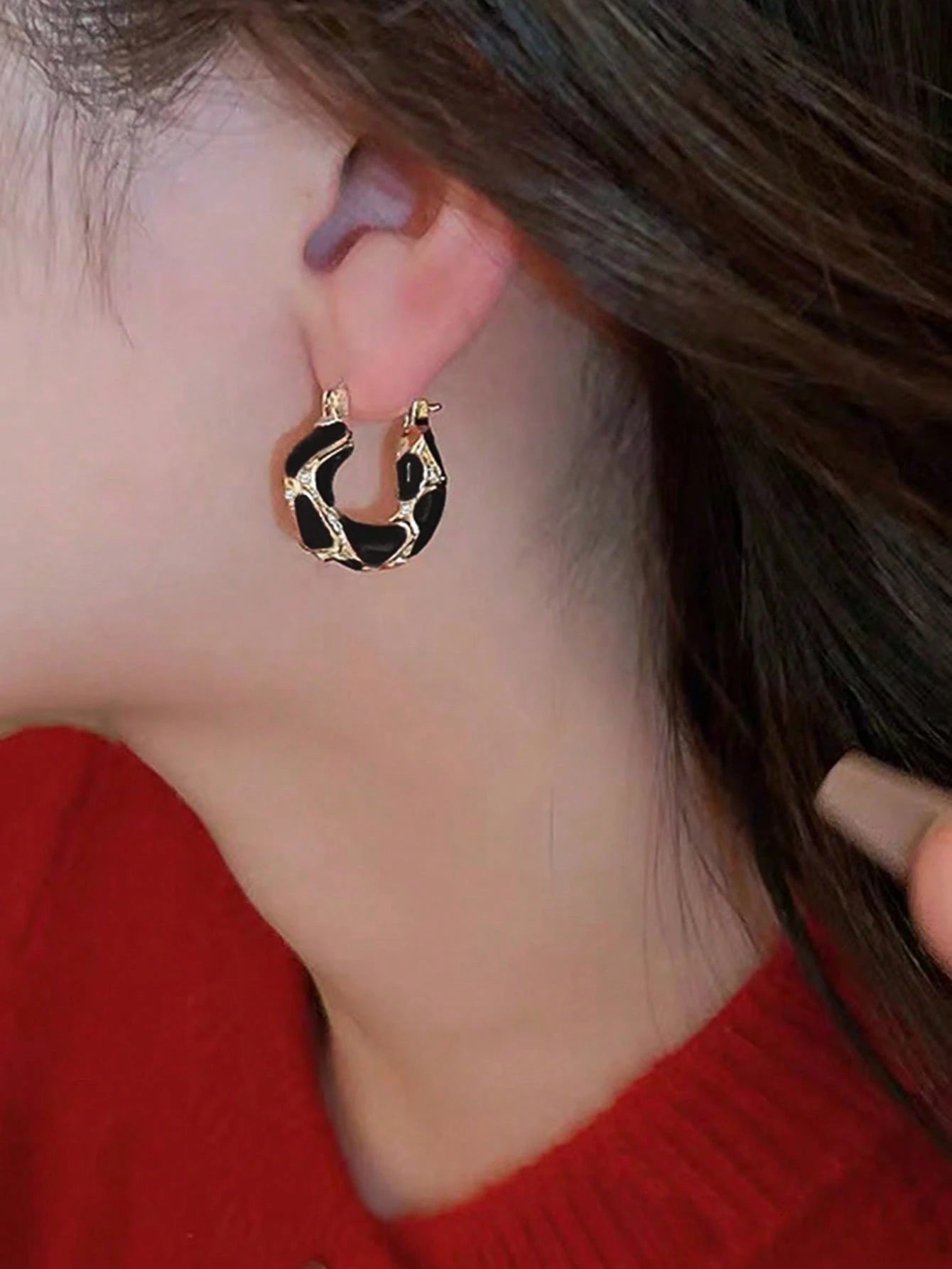 1 Pair Vintage French Elegant Versatile Luxurious High-End Fashionable Niche Personalized Circle Earrings, Essential For Women's Autumn/Winter Outfits