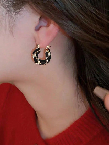 1 Pair Vintage French Elegant Versatile Luxurious High-End Fashionable Niche Personalized Circle Earrings, Essential For Women's Autumn/Winter Outfits