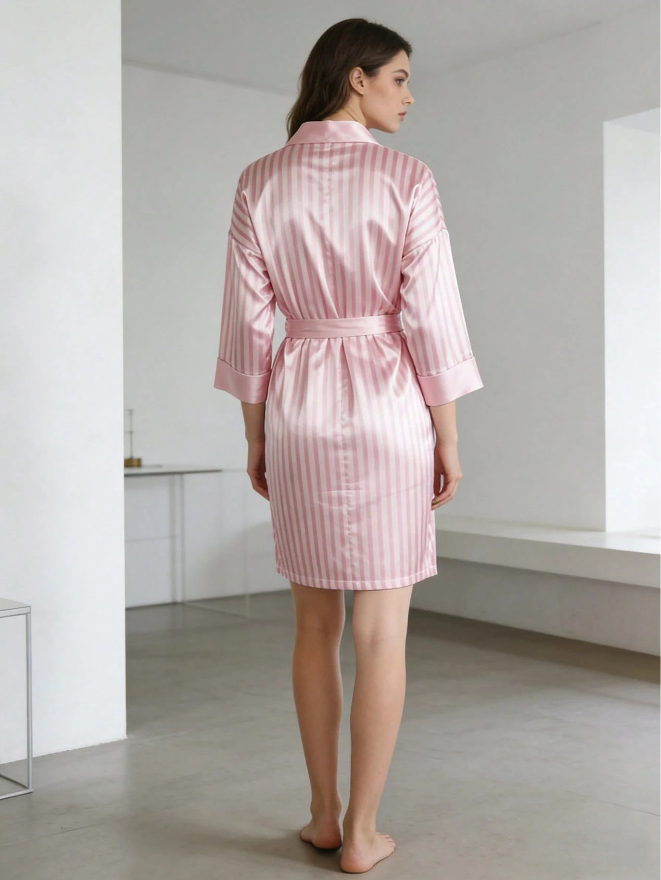 1 Pc Elegant Pink Satin Robe, Sexy Short Satin Silk Soft Sleepwear, Suitable For Bride, Bridesmaid, Home Use.