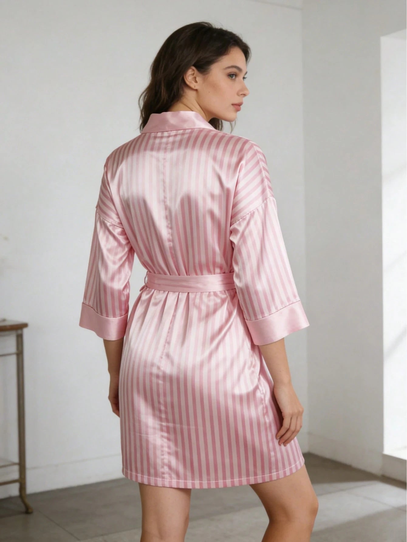 1 Pc Elegant Pink Satin Robe, Sexy Short Satin Silk Soft Sleepwear, Suitable For Bride, Bridesmaid, Home Use.