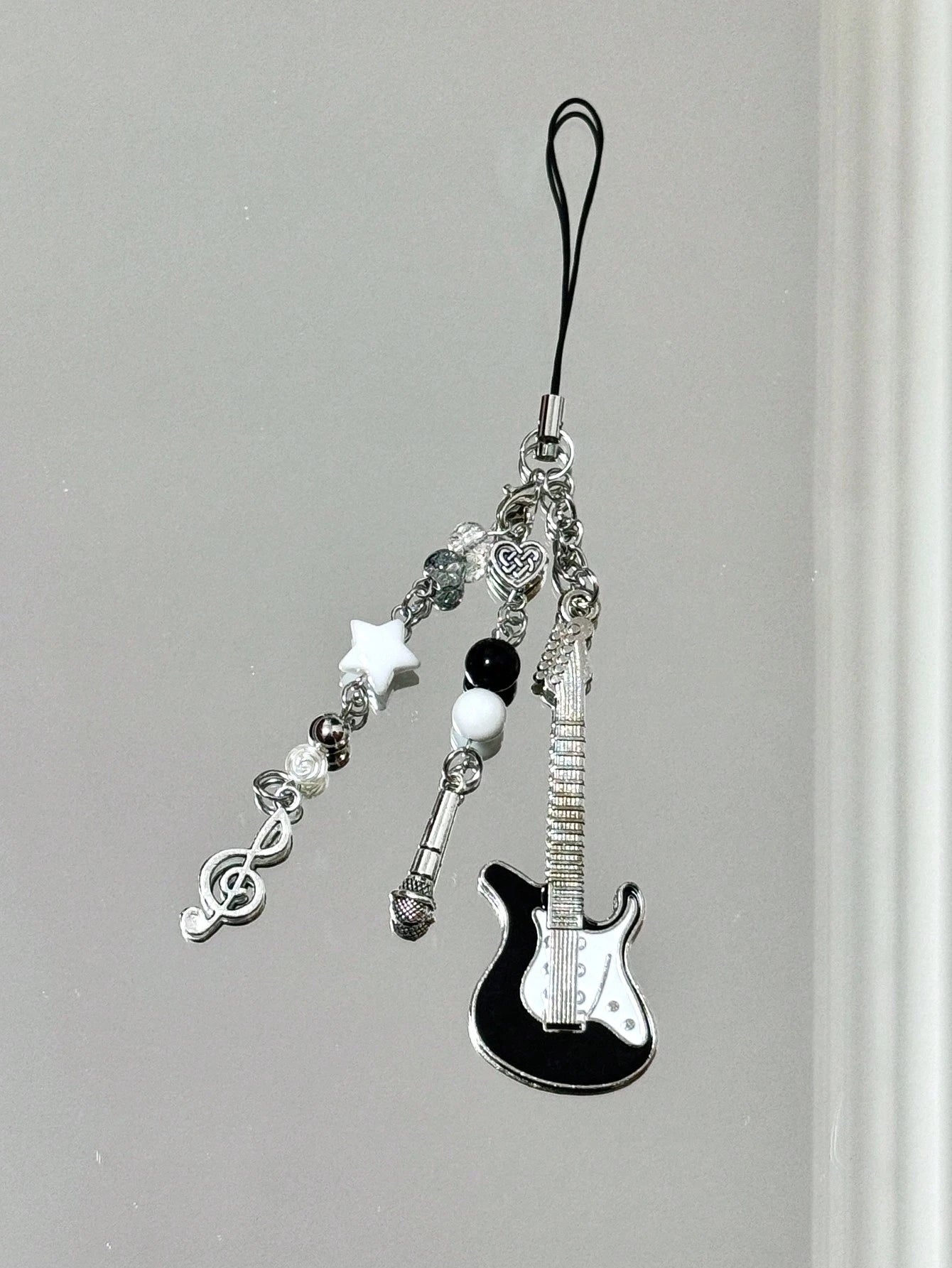 1 Pc Hand-Made Beaded Guitar Note Charm, Minimalist Girly Ins Style Phone Chain, Cute Decorative Pendant Suitable For Women's Daily Use Gifts For Mother, Family, Friends, Birthday, Holiday Phone Charm