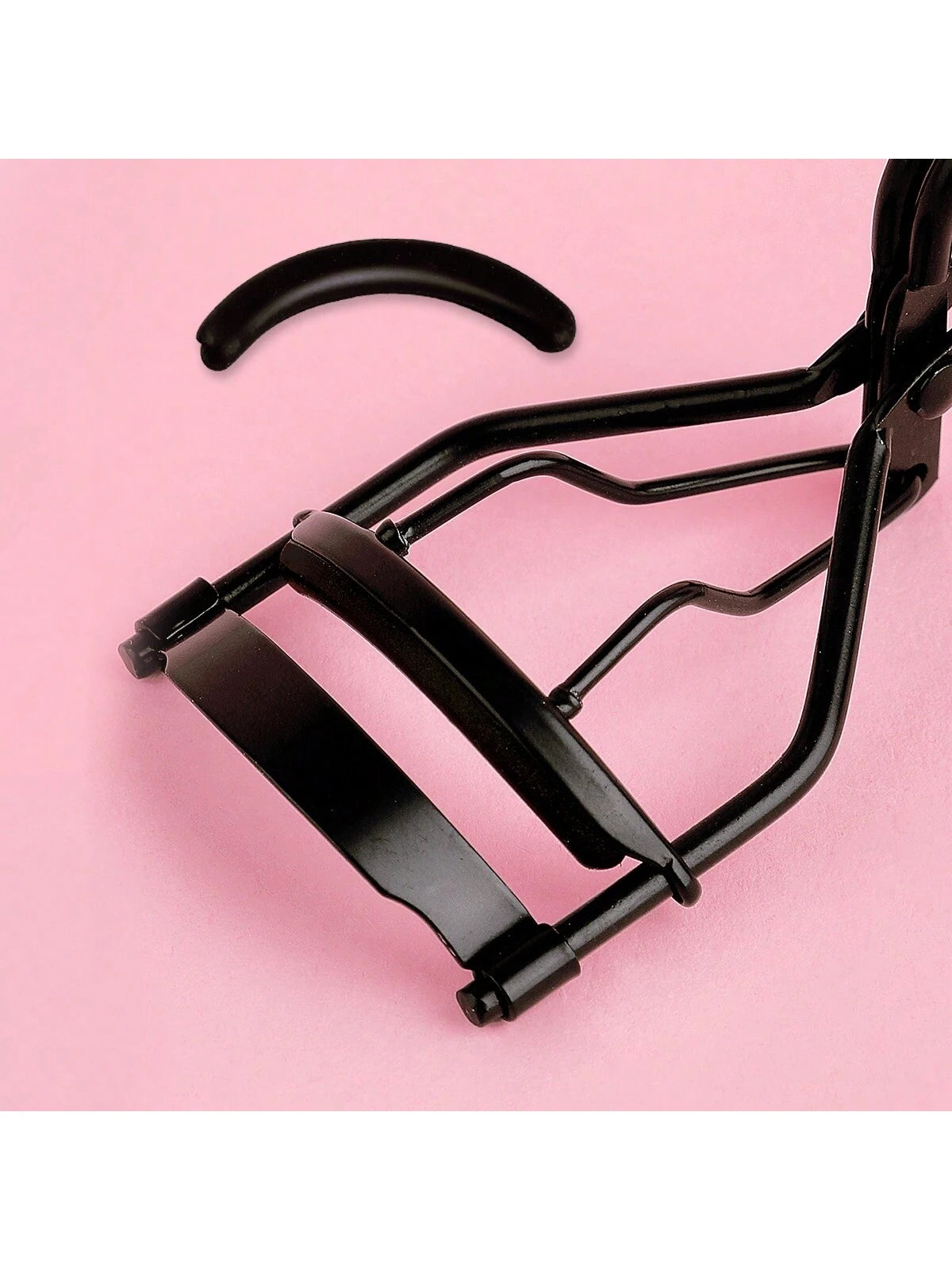 1 Portable Black Eyelash Curler With 5 Silicone Pads, 1 Eyelash Curler, Long-Lasting Shaping For Bigger Eyes, Non-Damaging For Daily Makeup Eyelash Curling,Makeup,Cheap,Room Decor,Vanity,Travel,Bedroo