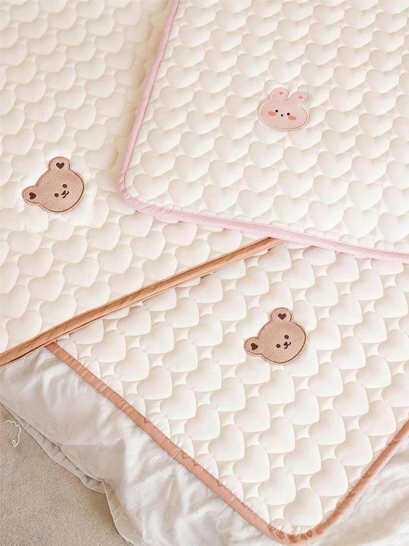 1pc Baby Embroidered Waterproof Bed Pad, Soft Skin-Friendly Cartoon Embroidery Baby Bed Diaper Pad, Breathable Skin-Friendly Surface- Soft And Non-Irritating, Easily Handle Bedwetting, Suitable For M