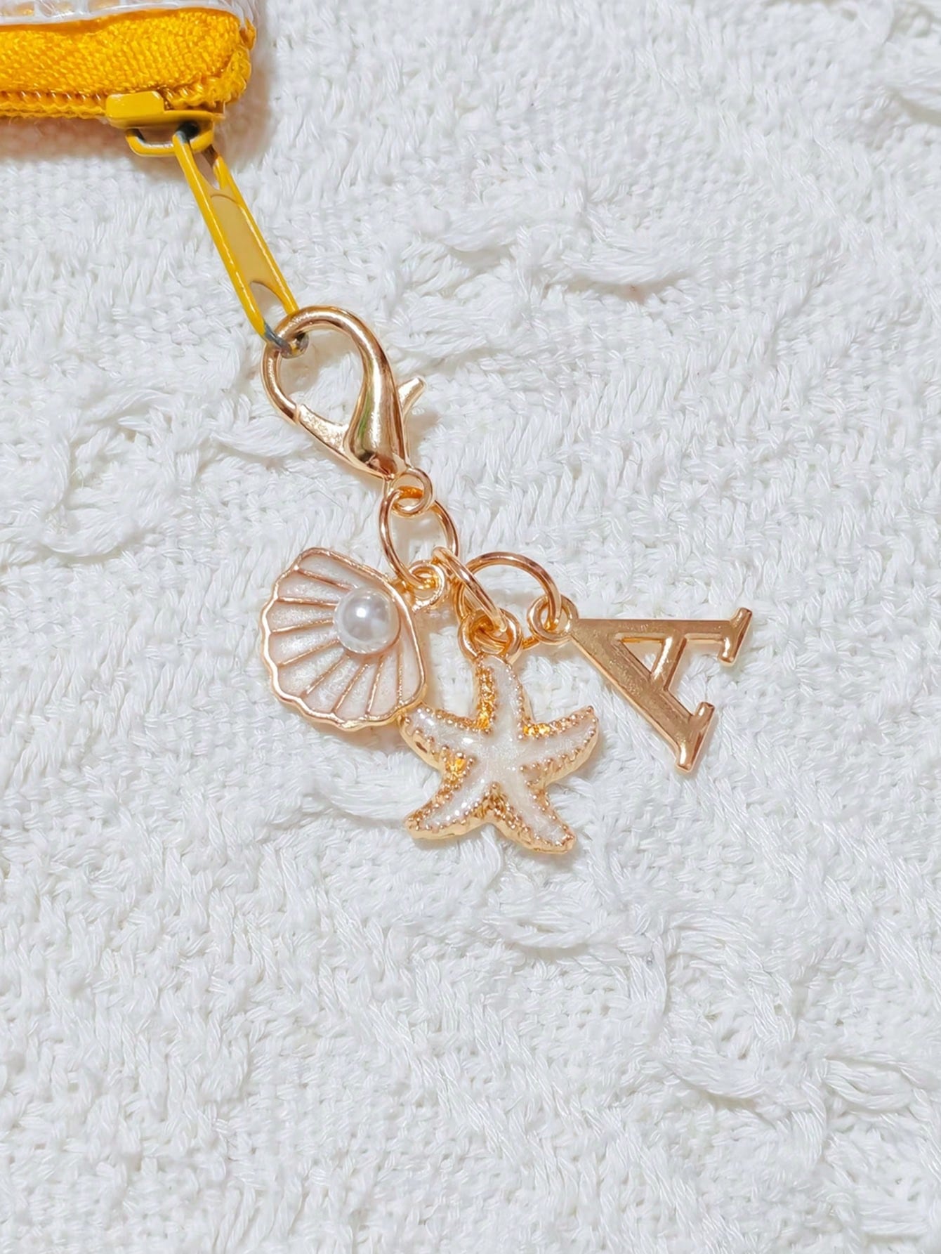 1pc Bohemian Style Gold Letter Keychain With Shell And Starfish Decoration, A-Z Letter Options, Suitable For Holiday And Beach Themes
