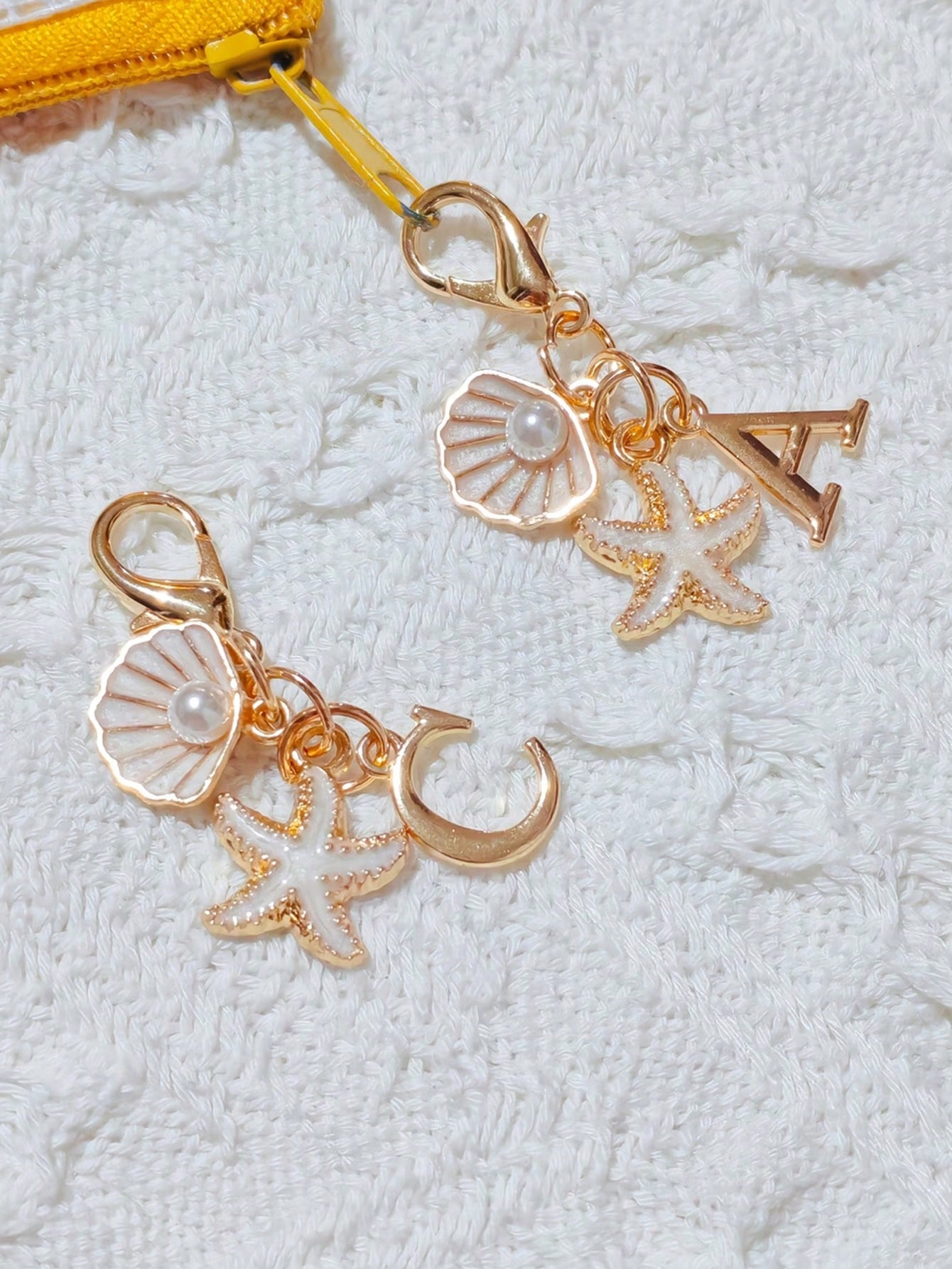 1pc Bohemian Style Gold Letter Keychain With Shell And Starfish Decoration, A-Z Letter Options, Suitable For Holiday And Beach Themes