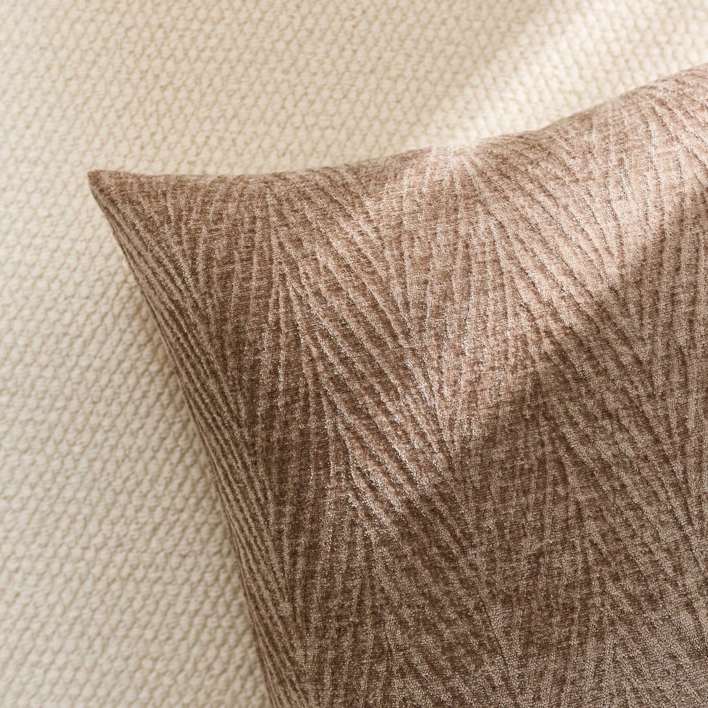 1pc Brown (Insert Not Included) Vintage 3D Leaf Texture Pillow Case, Fashionable Minimalist Farmhouse Chenille Soft Thick Cushion Cover, Suitable For Daily Home, Holiday Gift, Sofa, Bed, Living Room