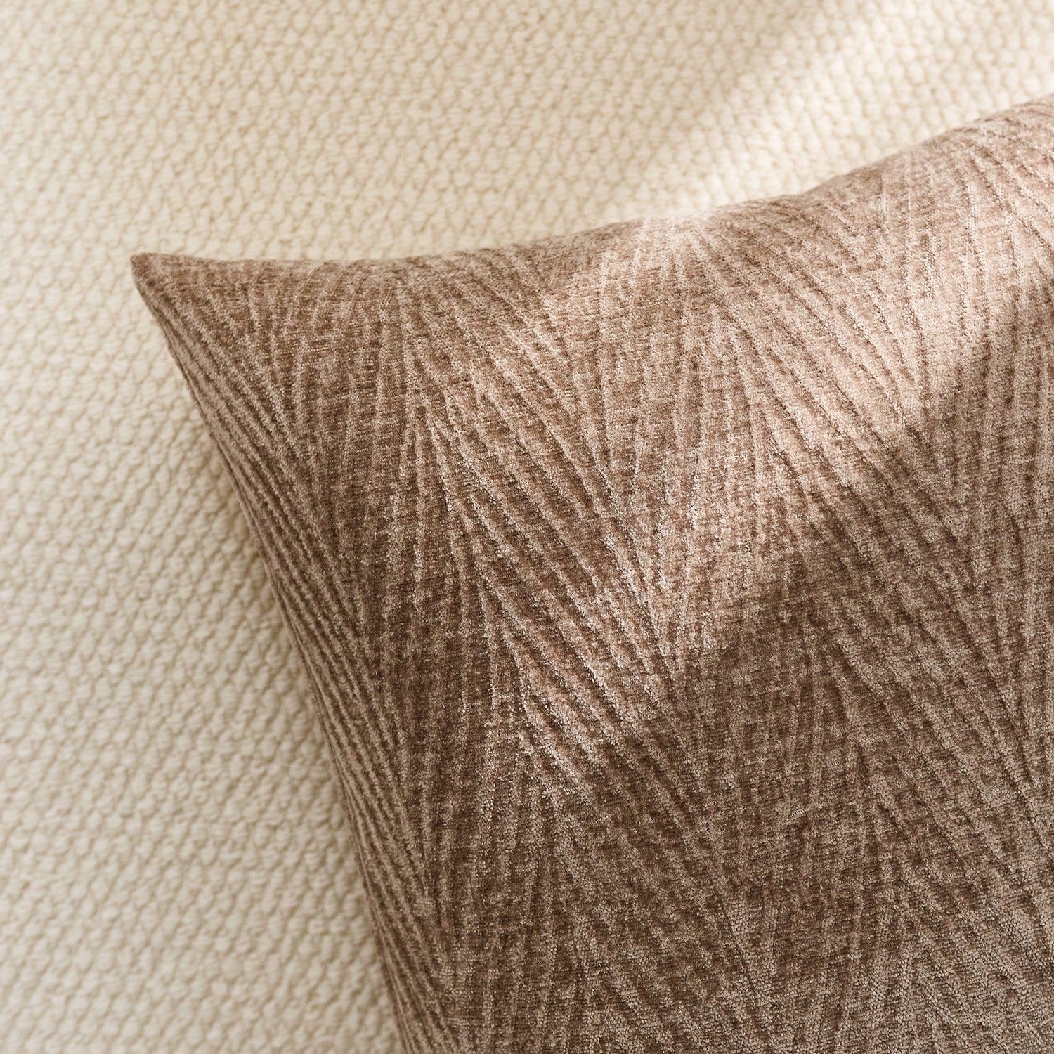 1pc Brown (Insert Not Included) Vintage 3D Leaf Texture Pillow Case, Fashionable Minimalist Farmhouse Chenille Soft Thick Cushion Cover, Suitable For Daily Home, Holiday Gift, Sofa, Bed, Living Room