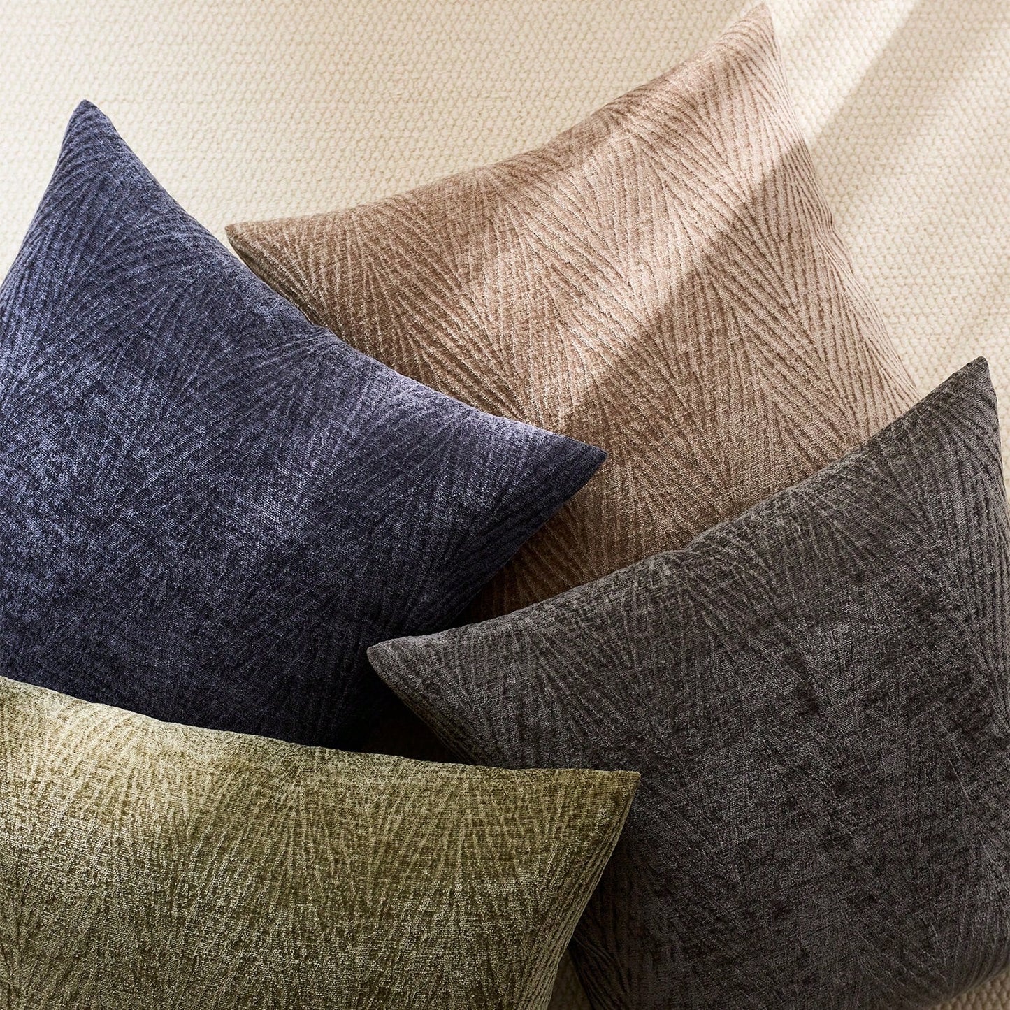 1pc Brown (Insert Not Included) Vintage 3D Leaf Texture Pillow Case, Fashionable Minimalist Farmhouse Chenille Soft Thick Cushion Cover, Suitable For Daily Home, Holiday Gift, Sofa, Bed, Living Room