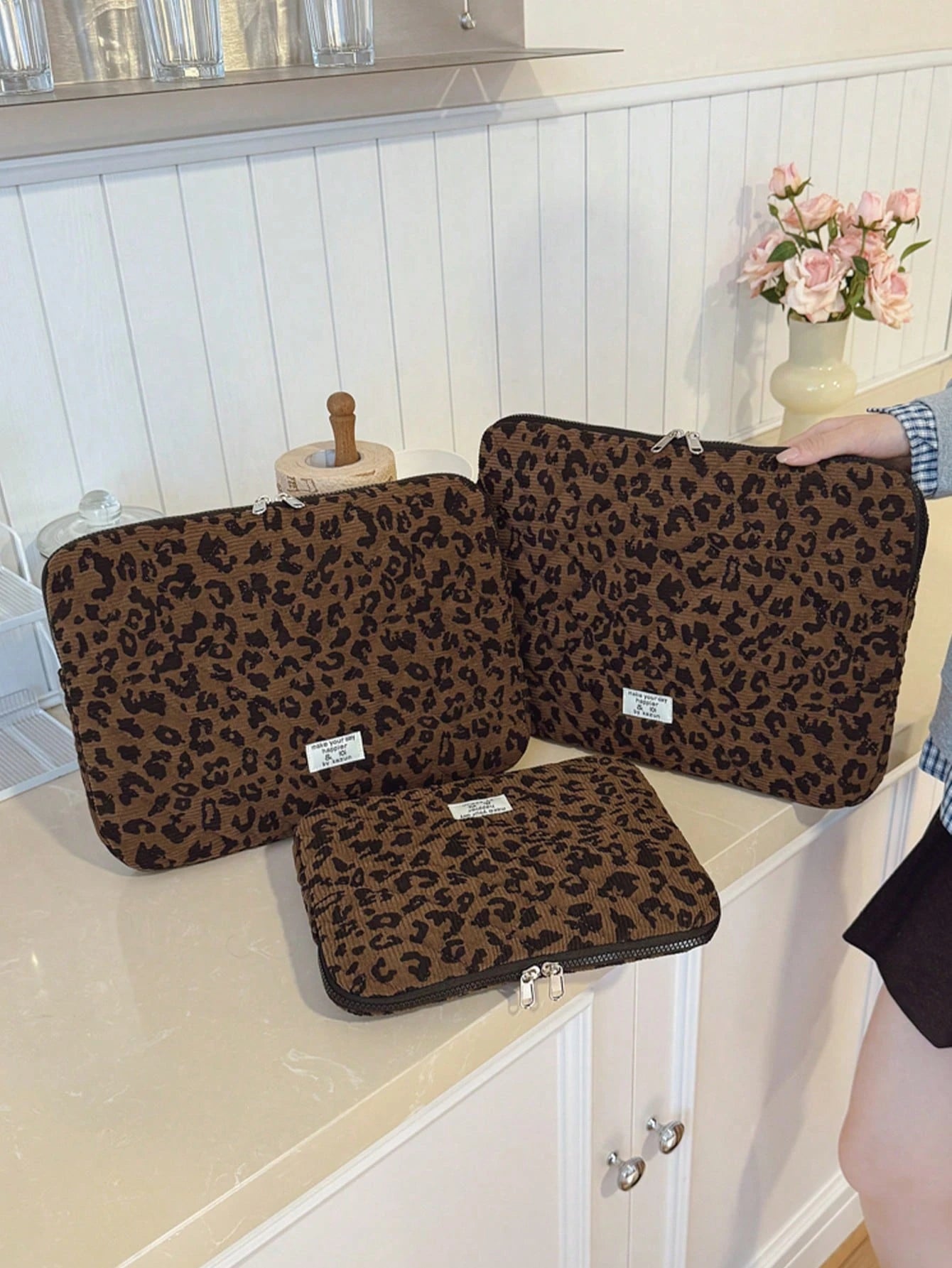 1pc Corduroy Student Laptop Sleeve, Fits 11"/13"/15" Laptops, Leopard Print Casual Unisex Protective Case, Compact & Portable, Can Be Used As Document Bag, Laptop Sleeve, Laptop Carrying Bag, Suitable