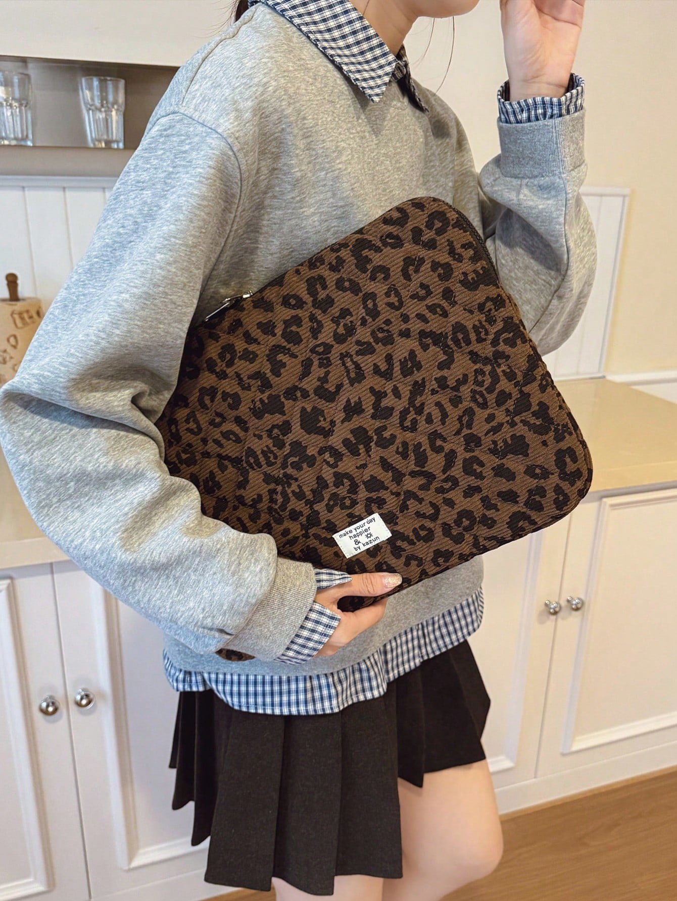 1pc Corduroy Student Laptop Sleeve, Fits 11"/13"/15" Laptops, Leopard Print Casual Unisex Protective Case, Compact & Portable, Can Be Used As Document Bag, Laptop Sleeve, Laptop Carrying Bag, Suitable