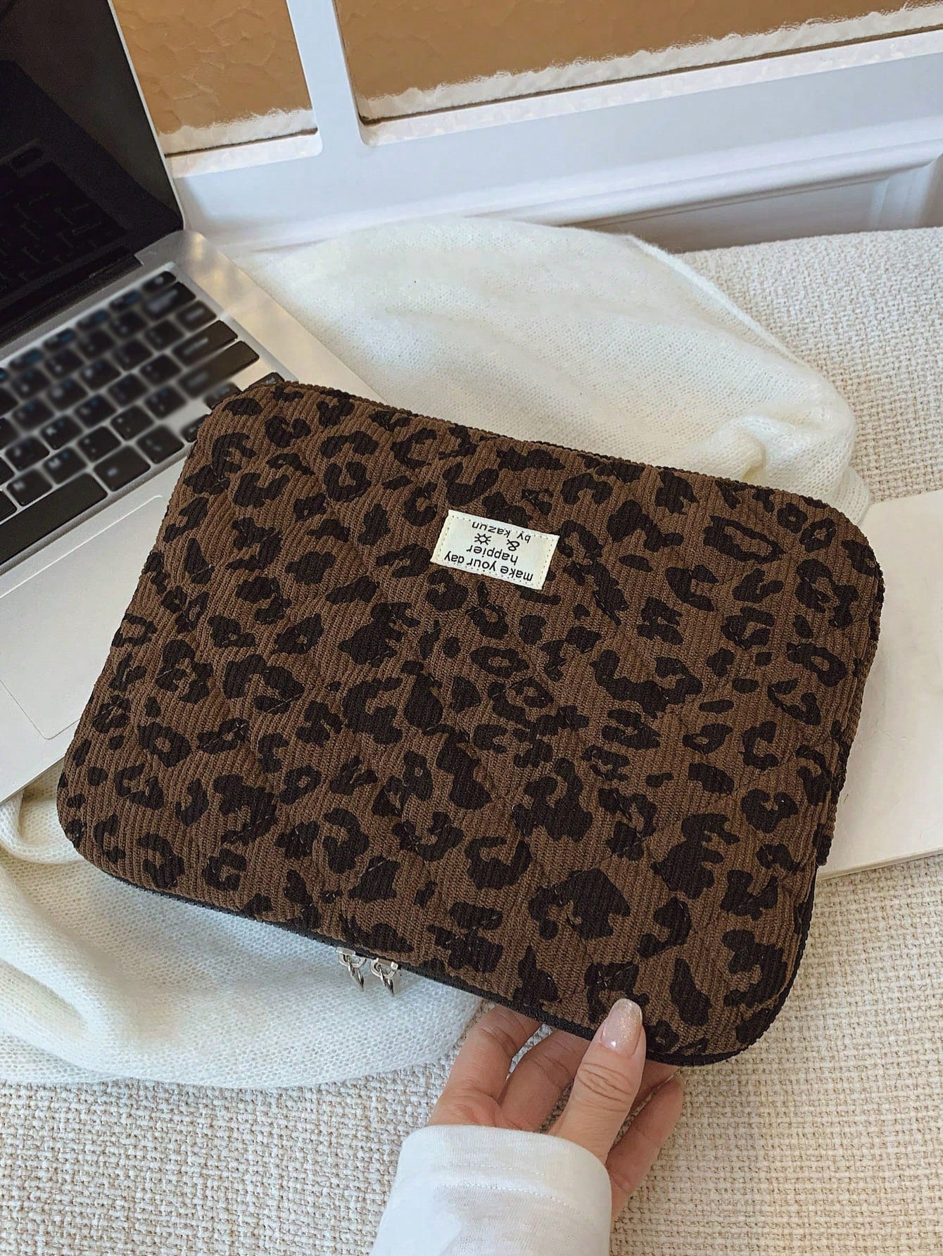 1pc Corduroy Student Laptop Sleeve, Fits 11"/13"/15" Laptops, Leopard Print Casual Unisex Protective Case, Compact & Portable, Can Be Used As Document Bag, Laptop Sleeve, Laptop Carrying Bag, Suitable