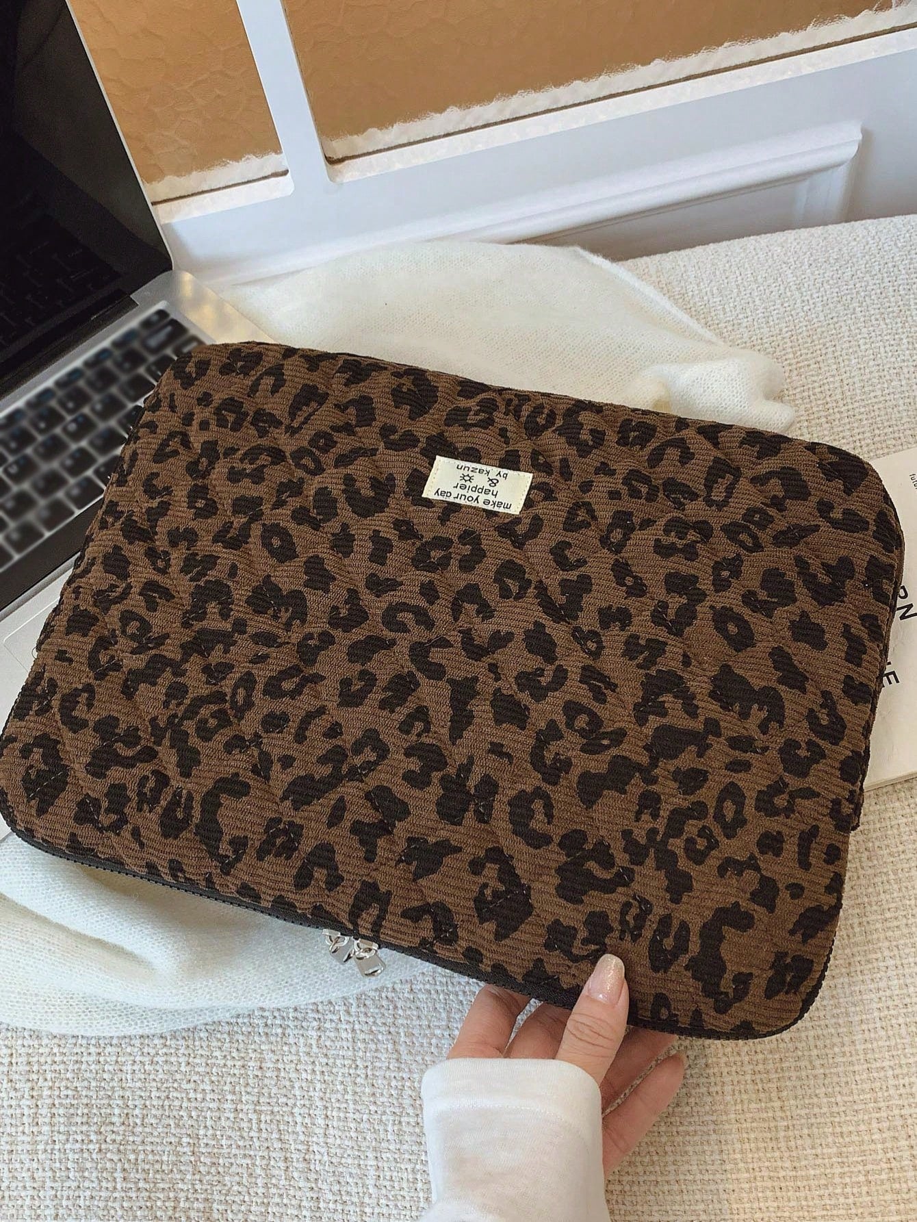 1pc Corduroy Student Laptop Sleeve, Fits 11"/13"/15" Laptops, Leopard Print Casual Unisex Protective Case, Compact & Portable, Can Be Used As Document Bag, Laptop Sleeve, Laptop Carrying Bag, Suitable