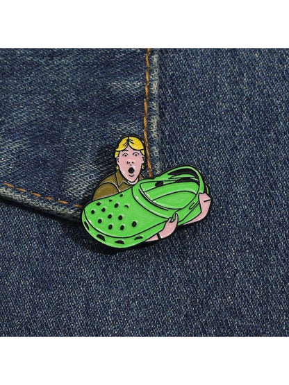 1pc Creative Cute Green Slipper Style Brooch Personalized Fun Boy Accessories Metal Badge Pin For Clothes Bag Charm Office Accessories Shirts Jacket Jewelry Christmas Halloween Autumn-Winter Accessori