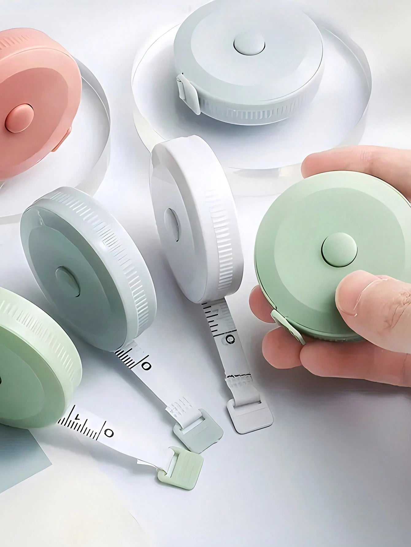 1pc Cute Mini Retractable Automatic Tape Measure, Soft Measuring Tape, Flexible Body Sewing Ruler Suitable For Tailoring Crafts. Tape Length 1.5m/60in, Compact And Portable, Double-Sided Scale, Multi