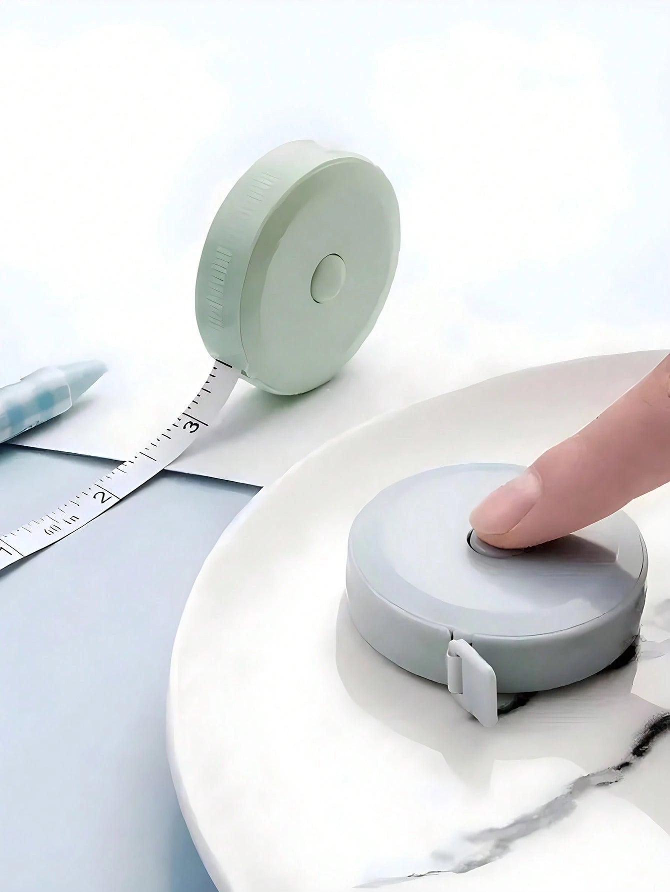 1pc Cute Mini Retractable Automatic Tape Measure, Soft Measuring Tape, Flexible Body Sewing Ruler Suitable For Tailoring Crafts. Tape Length 1.5m/60in, Compact And Portable, Double-Sided Scale, Multi