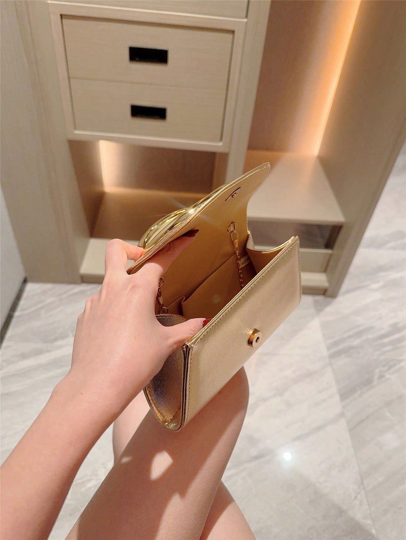 1pc European & American Fashion Metal Decor Mini Box Clutch, High-End Shiny Metal Strip Handbag For Women, Elegant Luxury Evening Bag For Formal Dresses, PU Leather Party Bag/Romantic Wedding Clutch/P