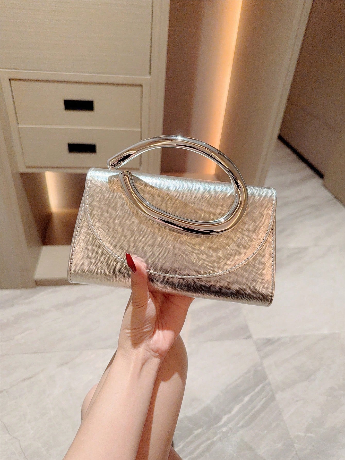 1pc European & American Fashion Metal Decor Mini Box Clutch, High-End Shiny Metal Strip Handbag For Women, Elegant Luxury Evening Bag For Formal Dresses, PU Leather Party Bag/Romantic Wedding Clutch/P
