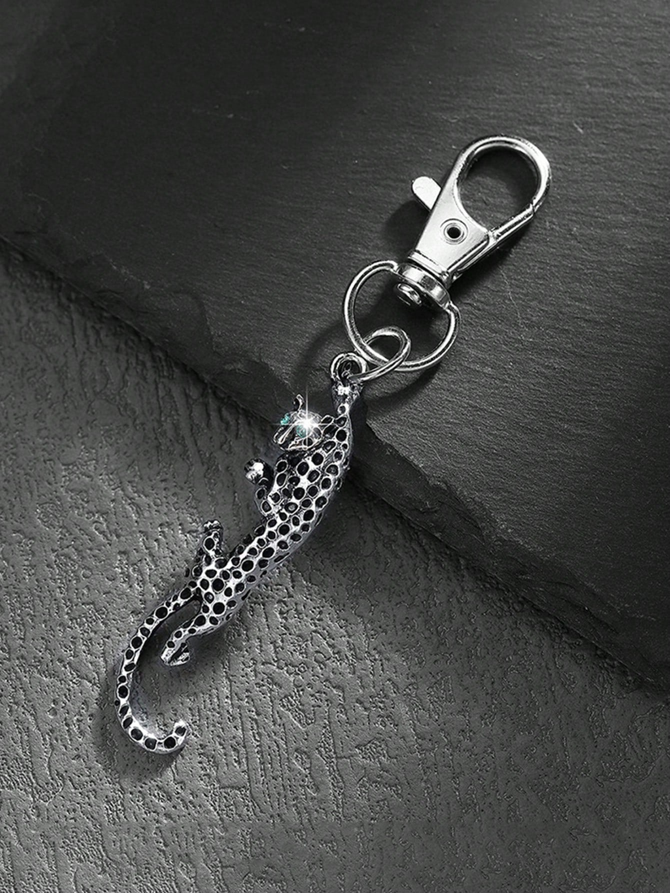 1pc Fashionable Silver/Gold Alloy Rhinestone Leopard Keychain, Car Bag Pendant Charm, Metal Creative Accessory
