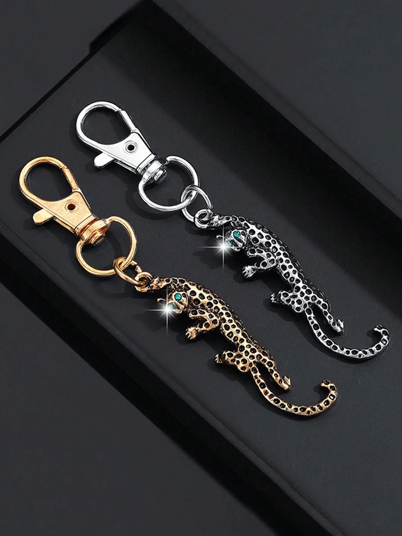 1pc Fashionable Silver/Gold Alloy Rhinestone Leopard Keychain, Car Bag Pendant Charm, Metal Creative Accessory