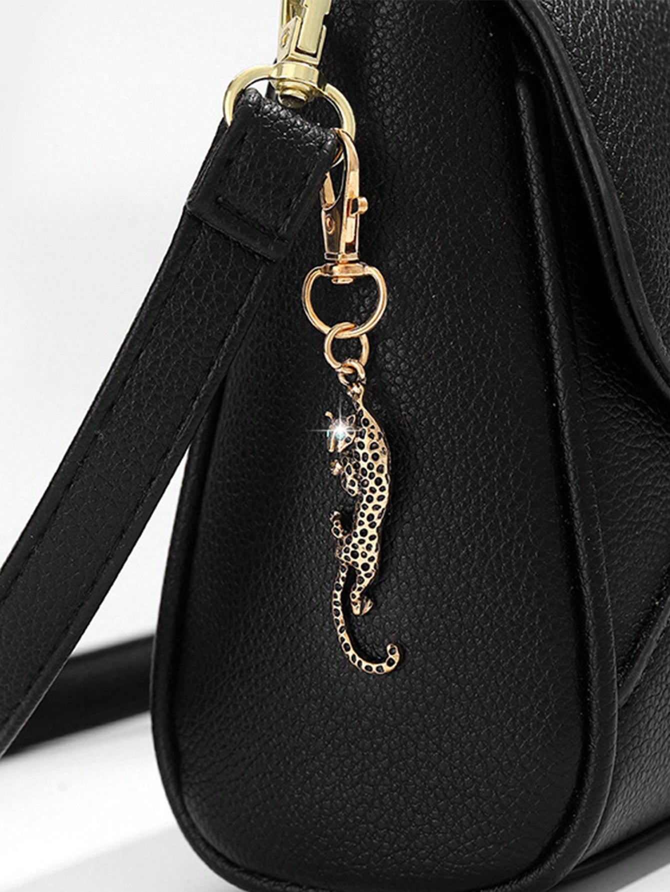 1pc Fashionable Silver/Gold Alloy Rhinestone Leopard Keychain, Car Bag Pendant Charm, Metal Creative Accessory