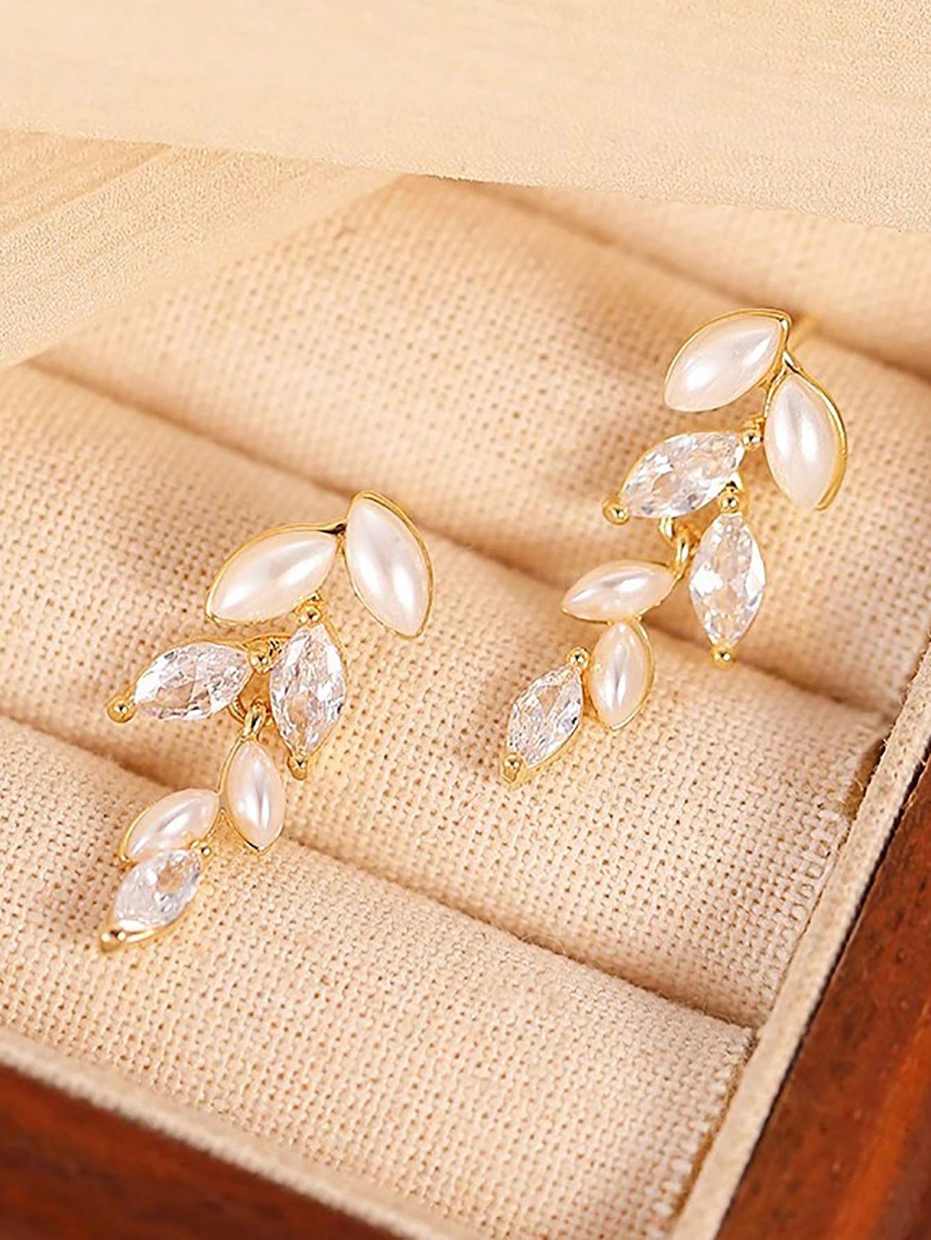 1pc, Leaf Tassel Faux Pearl Zirconia Earrings, French Simple Elegant High-Grade Ear Accessories, New Year Gift,Summer,Jewellery,Festival,Classy