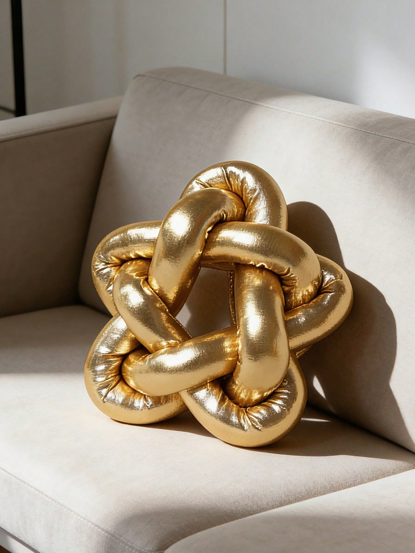 1pc Luxury Handmade Woven Star Shaped Decorative Pillow, Gold Foil Material, Suitable For Bedroom, Living Room High-End Soft Decor, 2 Sizes Available