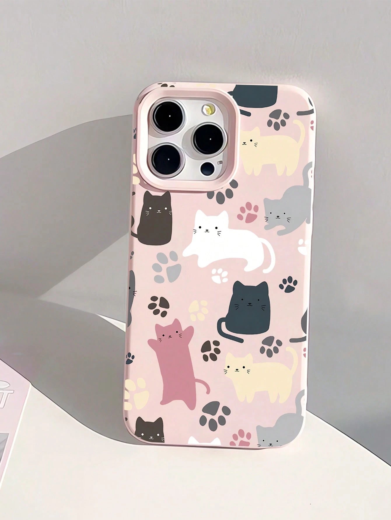 1pc Minimalist Personalized Cat Pattern Light Pink Liquid Large Hole Lens Anti-Drop Anti-Fingerprint Phone Case Compatible With IPhone 17/16/16Pro/16Plus/15/15ProMax/15Pro/11/12/13/14ProMax/11Pro/11Pr