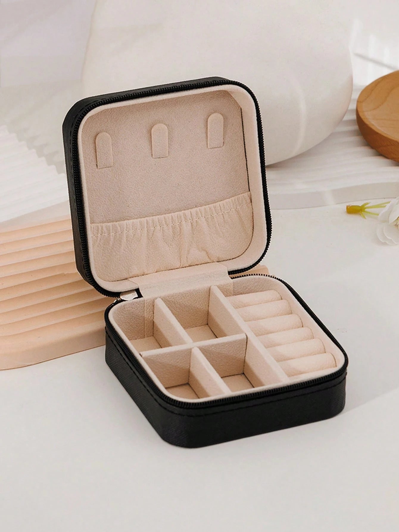 1pc Portable Jewelry Case Small Jewelry Boxes For Women Simple Home Jewelry Organizer Travel Organizer Fine Mini Storage Box For Earrings Jewelry Zipper Case For Earrings Rings Necklaces Bracelets Por