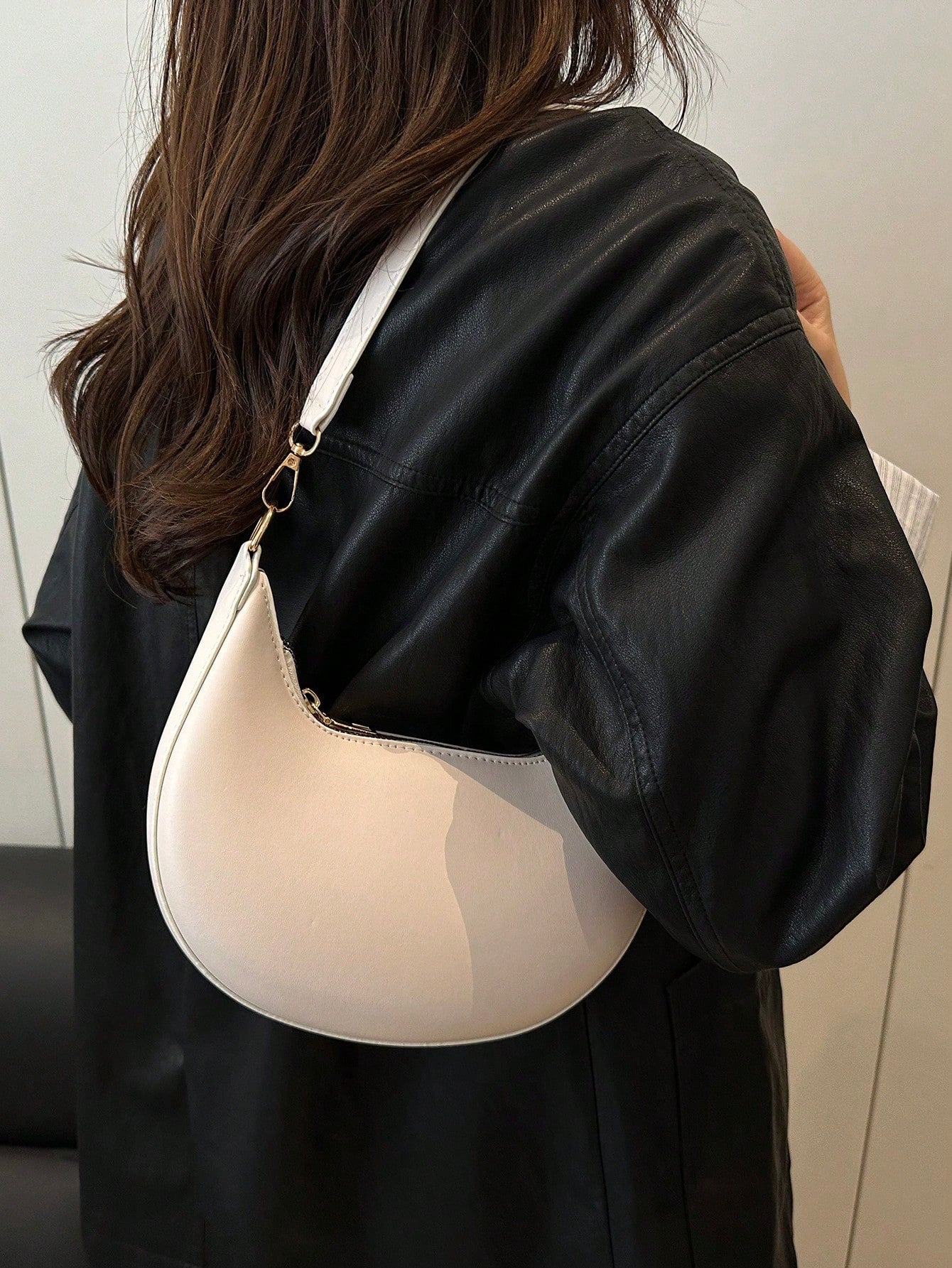 1pc PU Solid Color Zipper Crescent Underarm Bag, Fashionable Retro Shoulder Bag, Suitable For Office Ladies, Versatile Use, Cream Bag