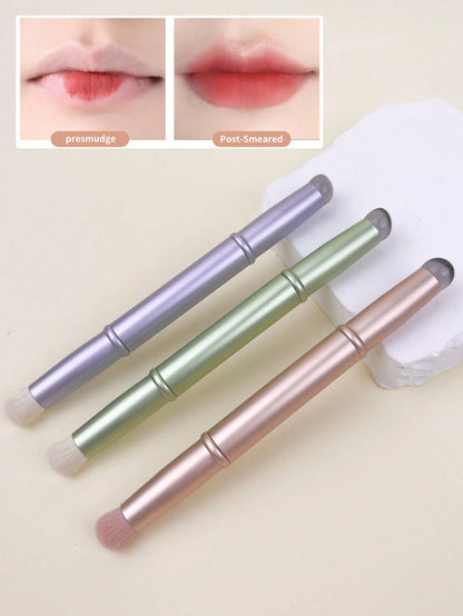 1pc Reusable Silicone Lip Brush, Soft And Flexible With Cover, Dual-Ended Makeup Brush For Lipstick, Eyeshadow And Highlighter, Mini Portable Lip Brush, Blending Brush Cosmetic Tool,Giveaways