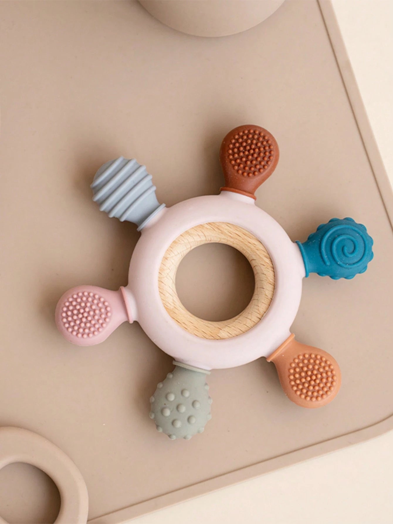 1PC Silicone Baby Teethers Rudder Shape Wooden Teether Ring Touch Training Newborn Chew Toy Children's Dental Care Teething Toys