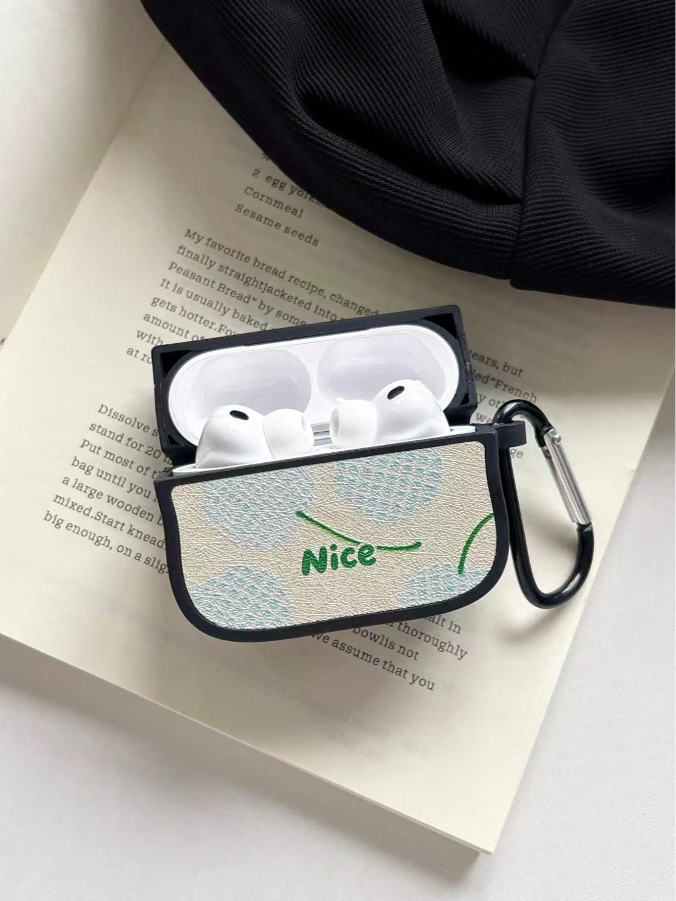 1pc Wavy Edge Leather Texture Earphone Protective Case, Light Blue Floral & "Nice" Letter Print, Black Metal Carabiner Hook, Soft TPU Full Coverage Shockproof Protective Cover, Compatible With AirPods
