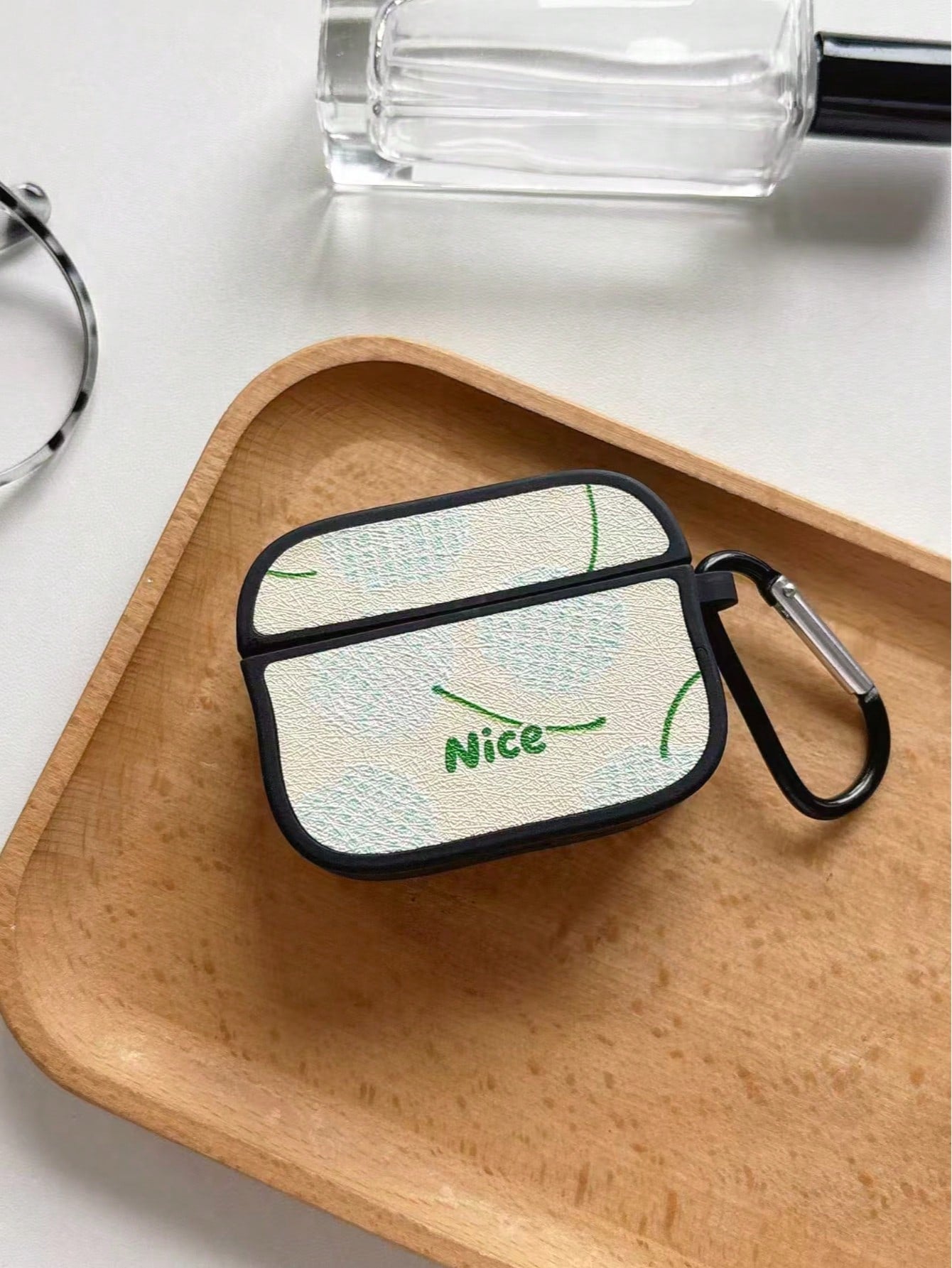 1pc Wavy Edge Leather Texture Earphone Protective Case, Light Blue Floral & "Nice" Letter Print, Black Metal Carabiner Hook, Soft TPU Full Coverage Shockproof Protective Cover, Compatible With AirPods