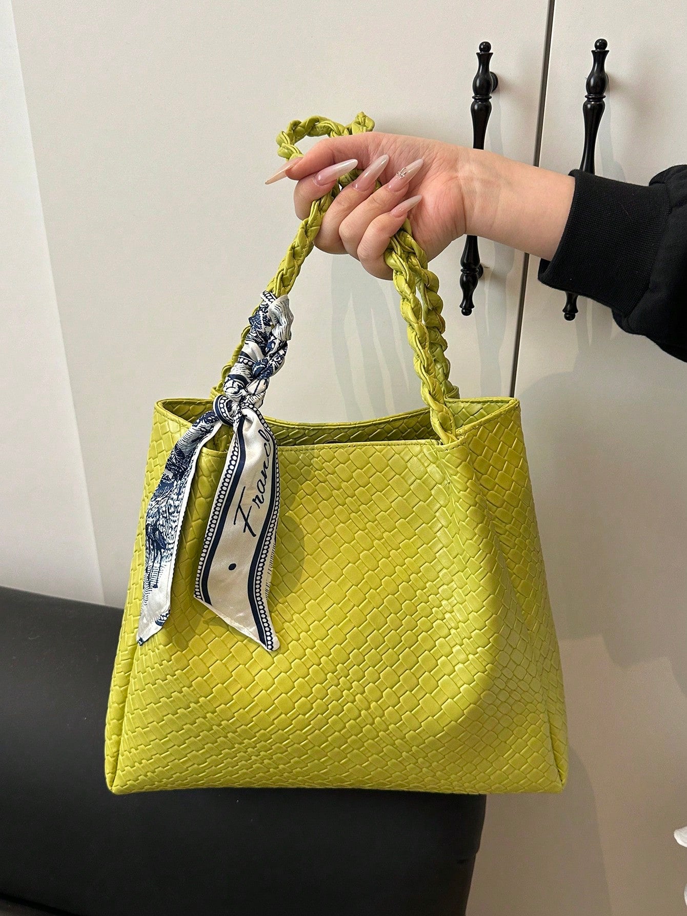 1pc Women's Casual Commute Tote Bag, Large Capacity, 2025 New Solid Color Minimalist Design, Versatile Shoulder Bag, Unique Embossed Pattern, Comfortable Strap, Suitable For University, Shopping, Outi