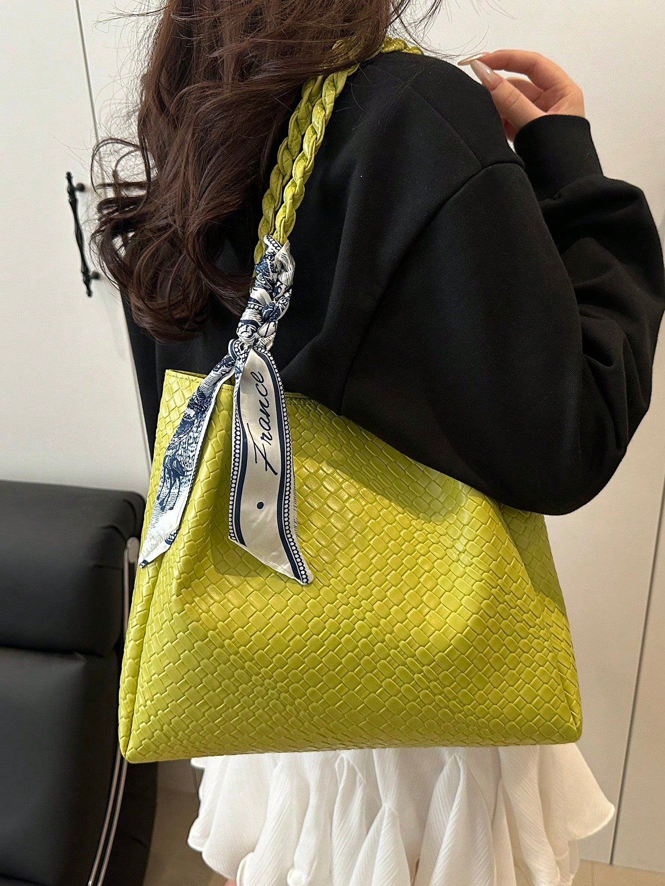 1pc Women's Casual Commute Tote Bag, Large Capacity, 2025 New Solid Color Minimalist Design, Versatile Shoulder Bag, Unique Embossed Pattern, Comfortable Strap, Suitable For University, Shopping, Outi