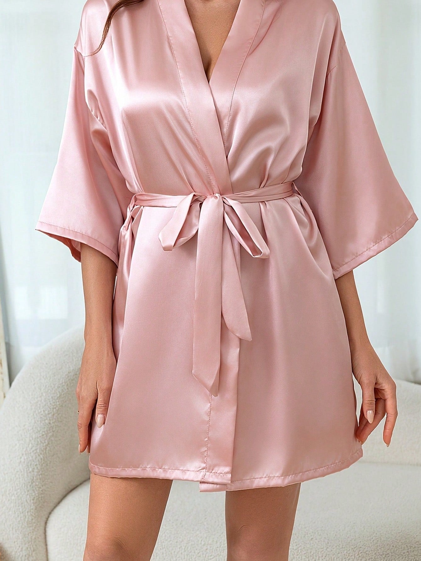 1pc Women's Solid Color Elegant Tie-Up Autumn/Winter Bathrobe, Sexy Short Satin Silk Soft, Suitable For Bride, Bridesmaid, Home Use,Weeding Season Short Dress Gown Initial Letter Robe, Morning Robe An