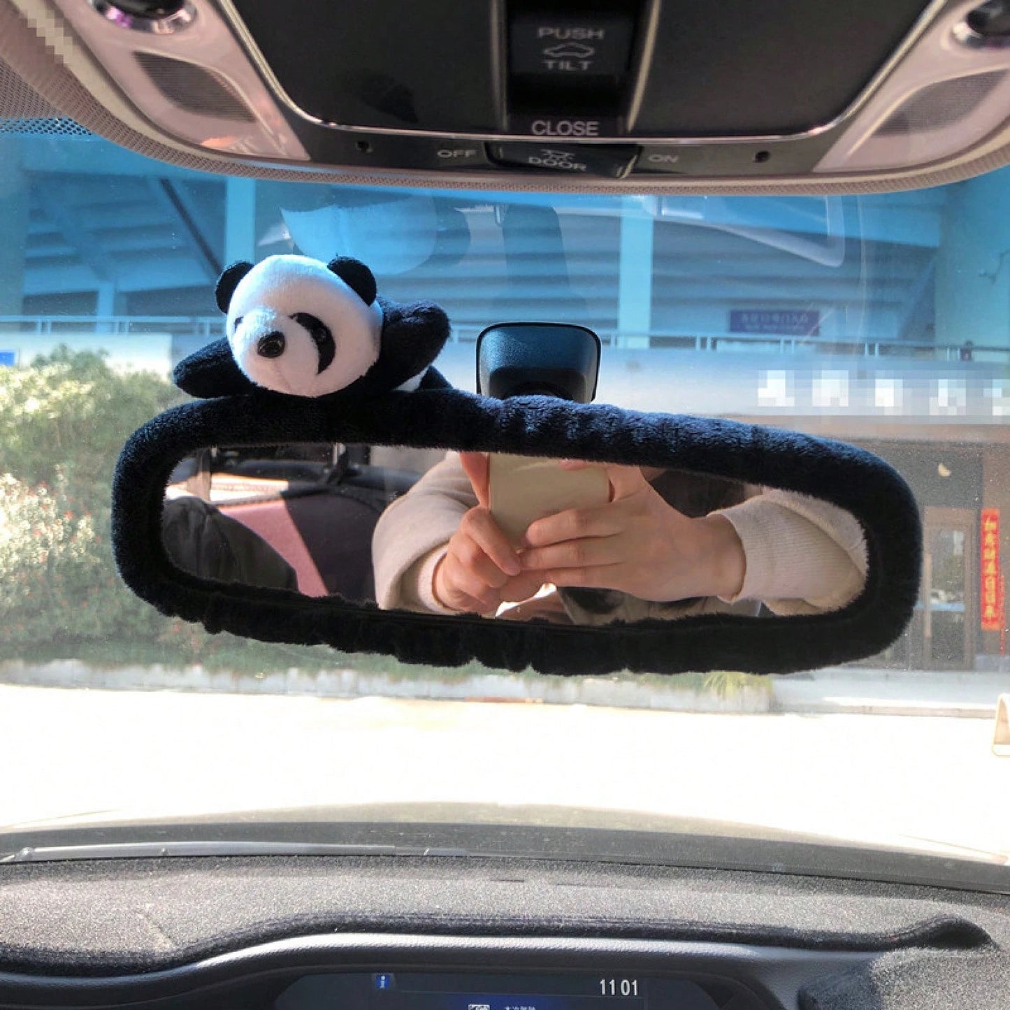 1PCS Creative Cute Bear Car Rearview Mirror Cover New Cartoon Electric Car Rearview Mirror Car Interior Decoration