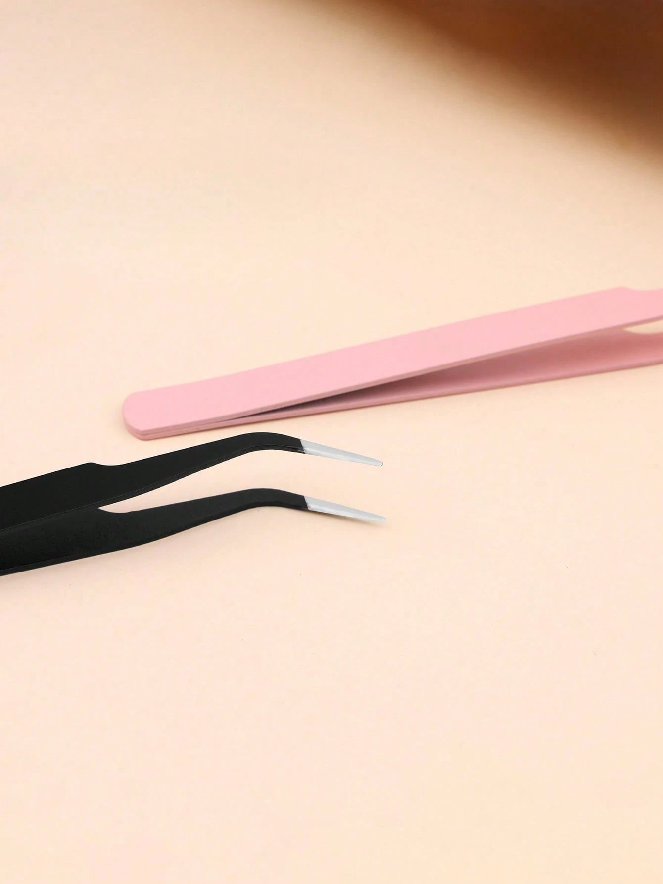 2/1pc Black Powder False Eyelash Tweezers Eyelash Tool Clip Eyelash Trim Eyelash Graft Eyelash Curler Dolphin Gold Feather Clip High Precision Flowering Tweezers