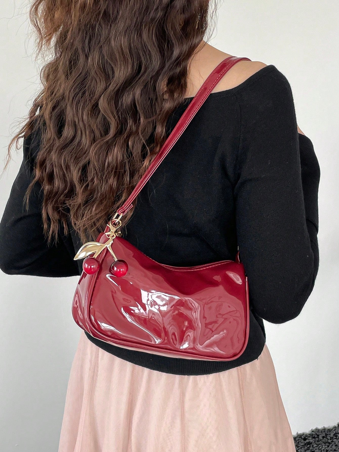 2026 Fashion New Shoulder Crossbody Bag Shiny Patent Leather High-End Luxury Women's Bag With Pendant Underarm Bag